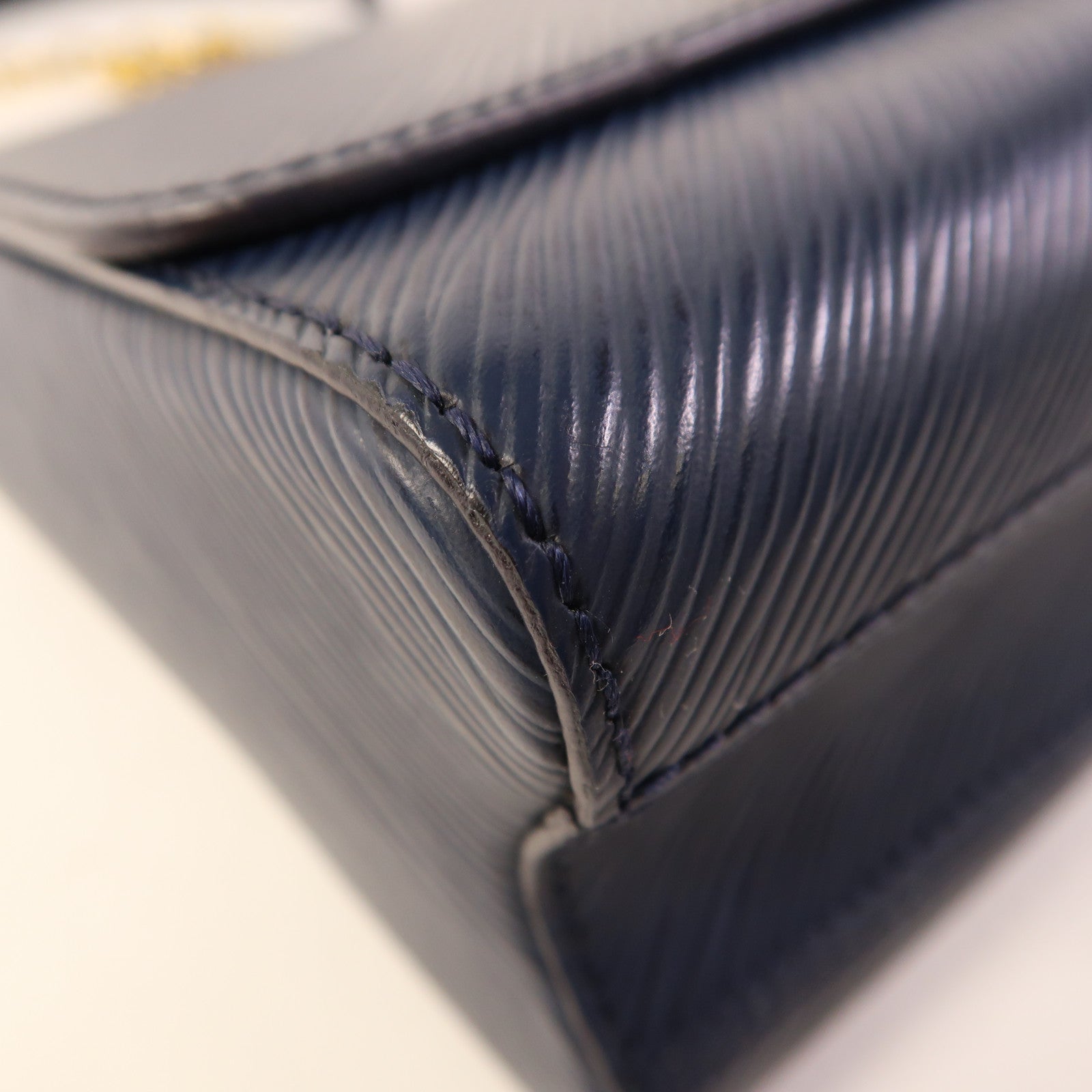 LOUIS VUITTON Epi Twist MM金扣鏈帶肩背袋