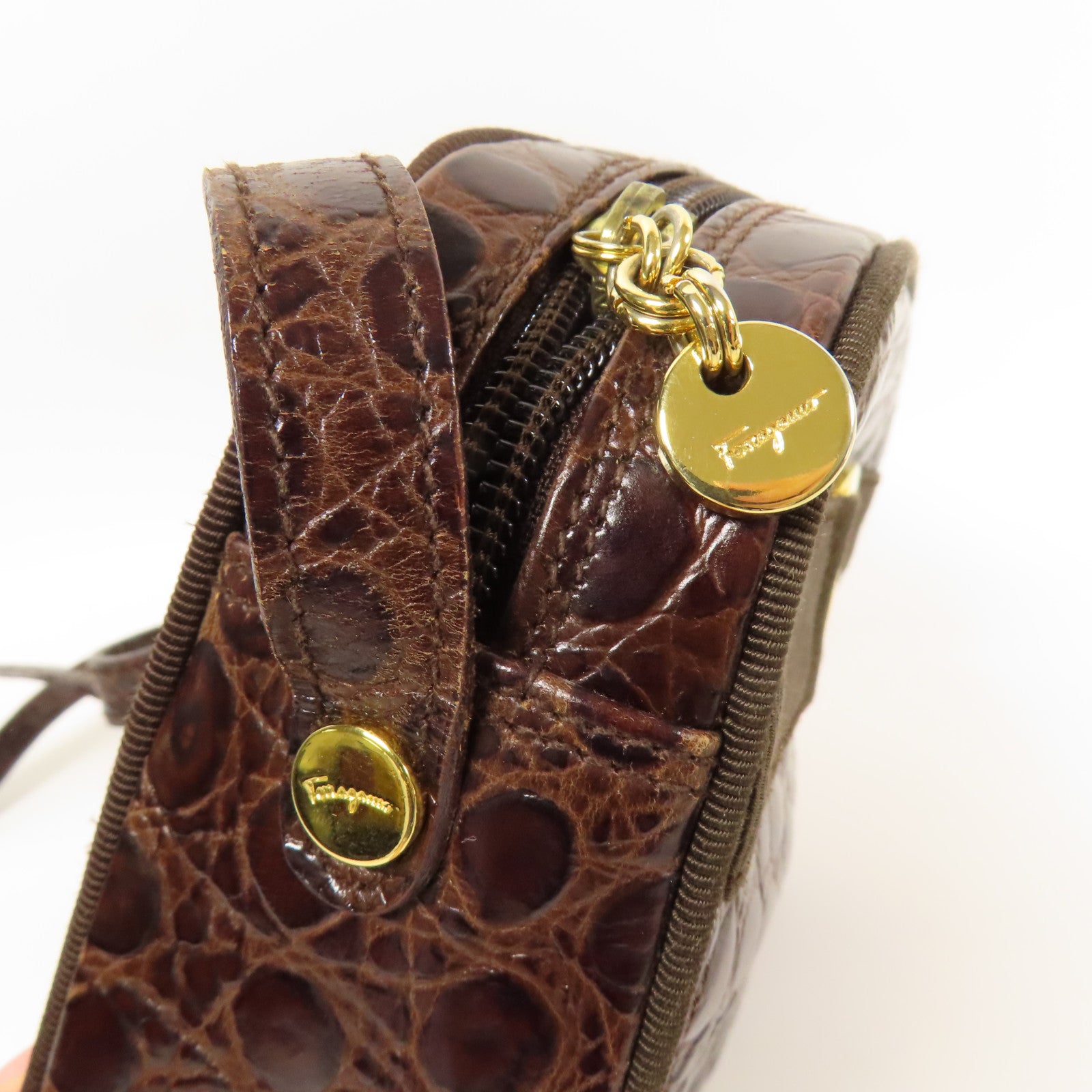 Salvatore Ferragamo 牛皮皮革Shoulder Bag金扣肩背袋