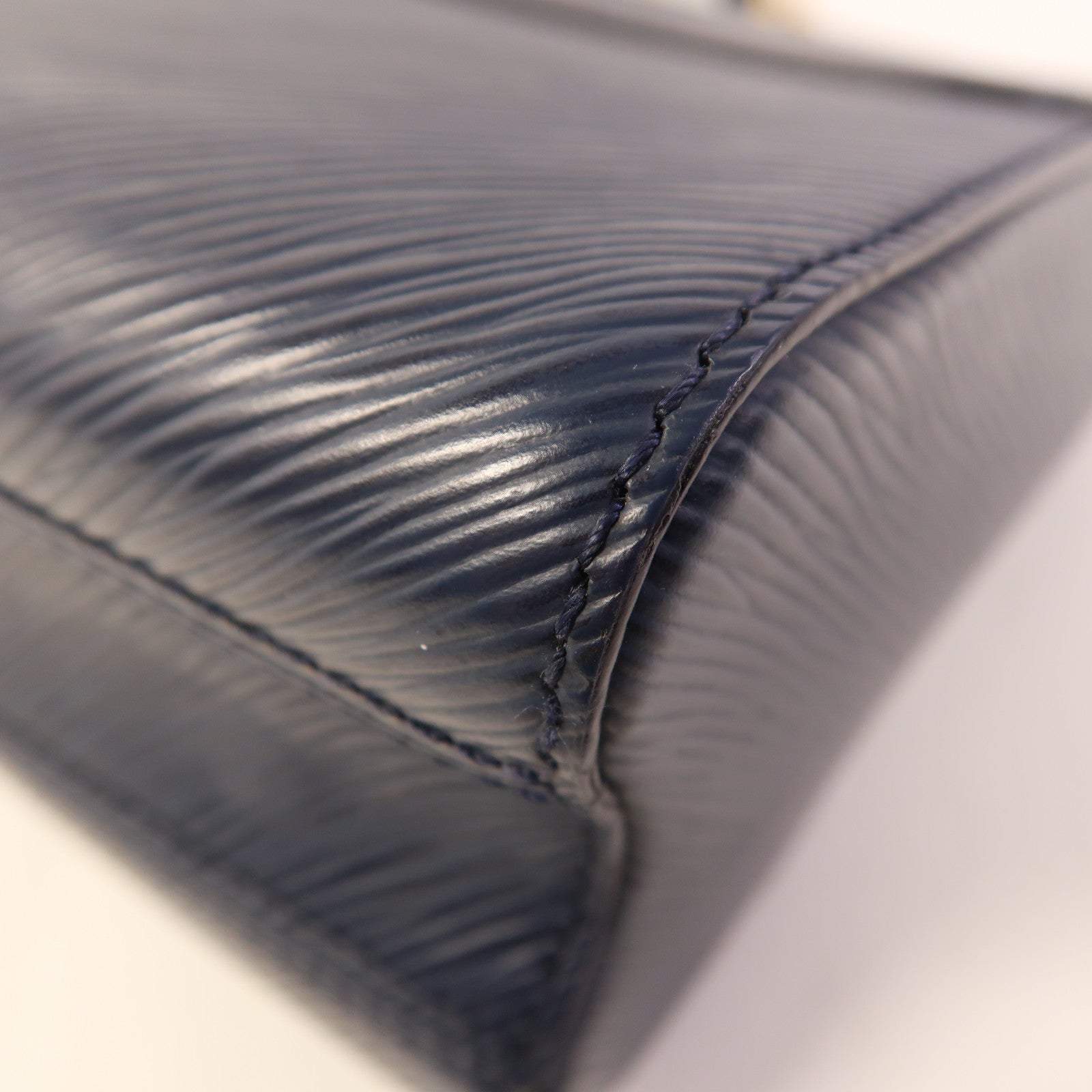 LOUIS VUITTON Epi Twist MM金扣鏈帶肩背袋