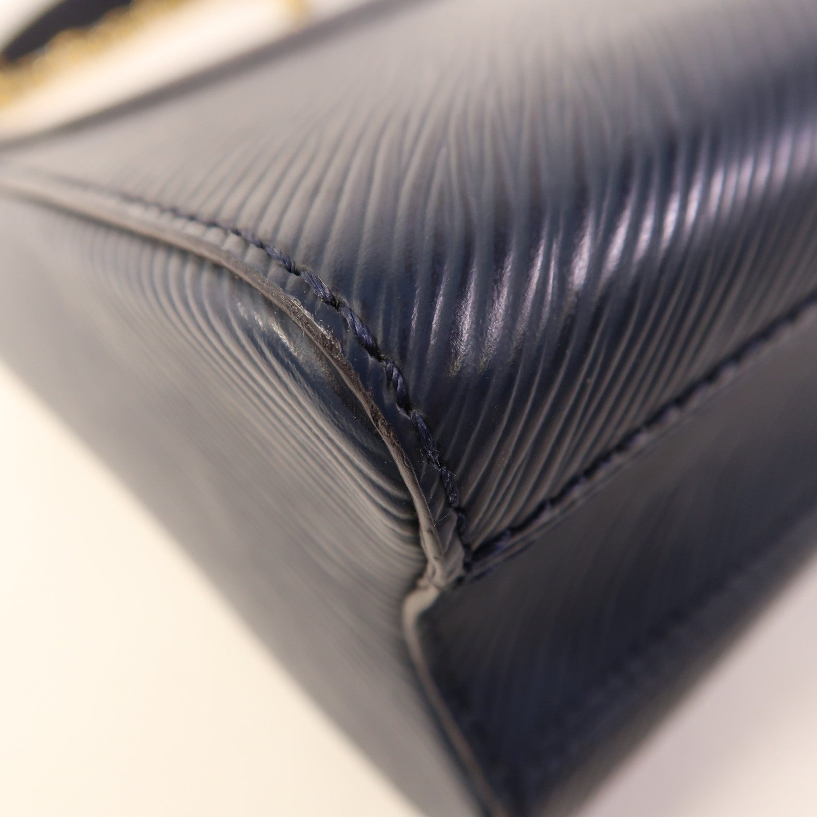 LOUIS VUITTON Epi Twist MM金扣鏈帶肩背袋