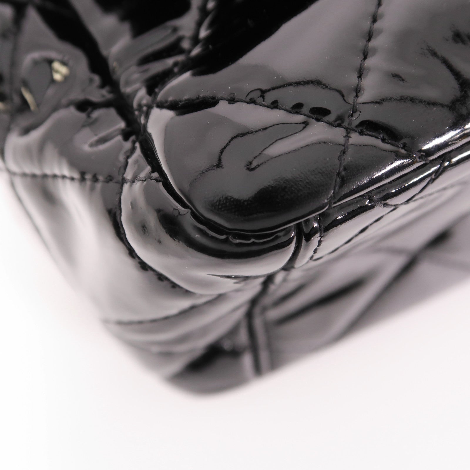 CHANEL 漆皮皮革Maxi Classic銀扣鏈帶肩背袋