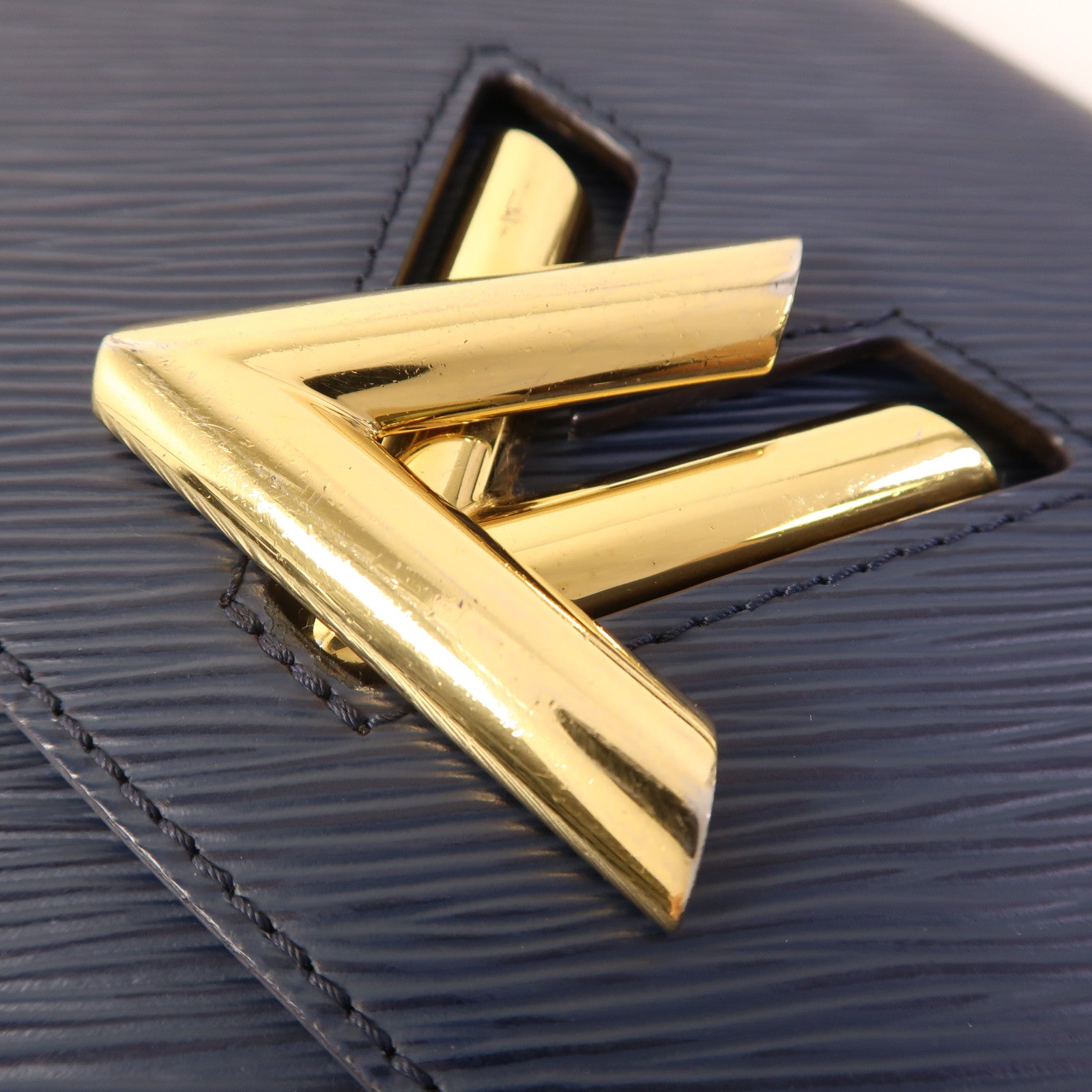 LOUIS VUITTON Epi Twist MM金扣鏈帶肩背袋