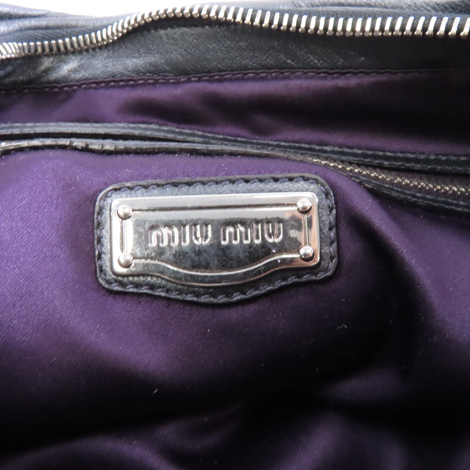 Miu Miu 羊皮皮革Clutch銀扣手拿包黑色