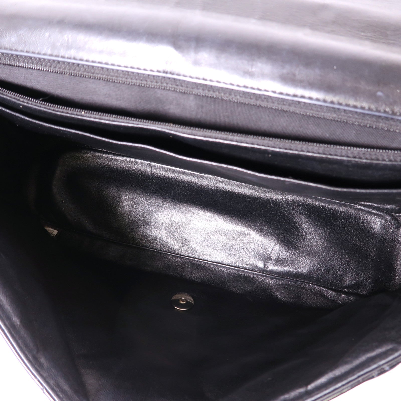 CHANEL 漆皮皮革Maxi Classic銀扣鏈帶肩背袋