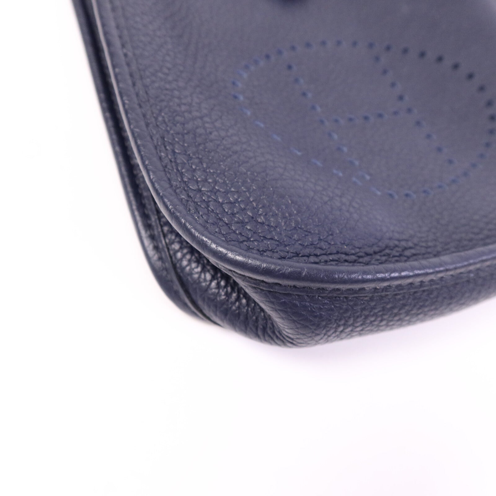 HERMES Clemence皮革Evelyne TPM銀扣肩背袋Bleu Nuit