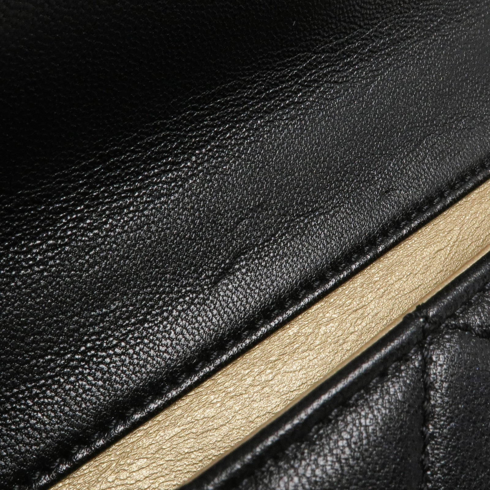 CHANEL 牛皮皮革Chain Shoulder金扣鏈帶肩背袋