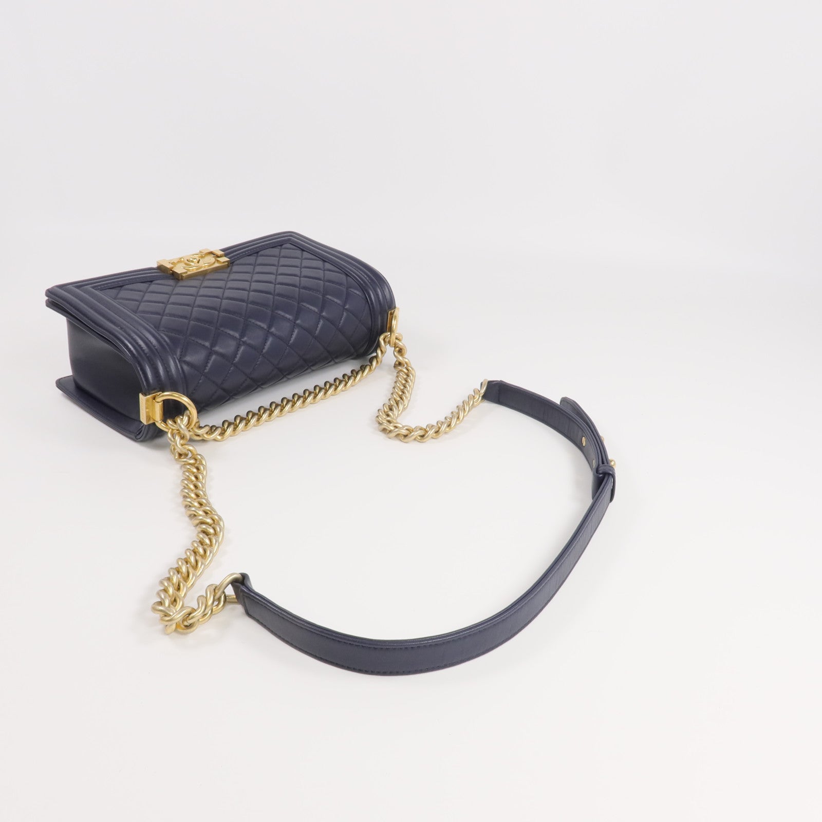 CHANEL 羊皮皮革Boy 25金扣鏈帶肩背袋
