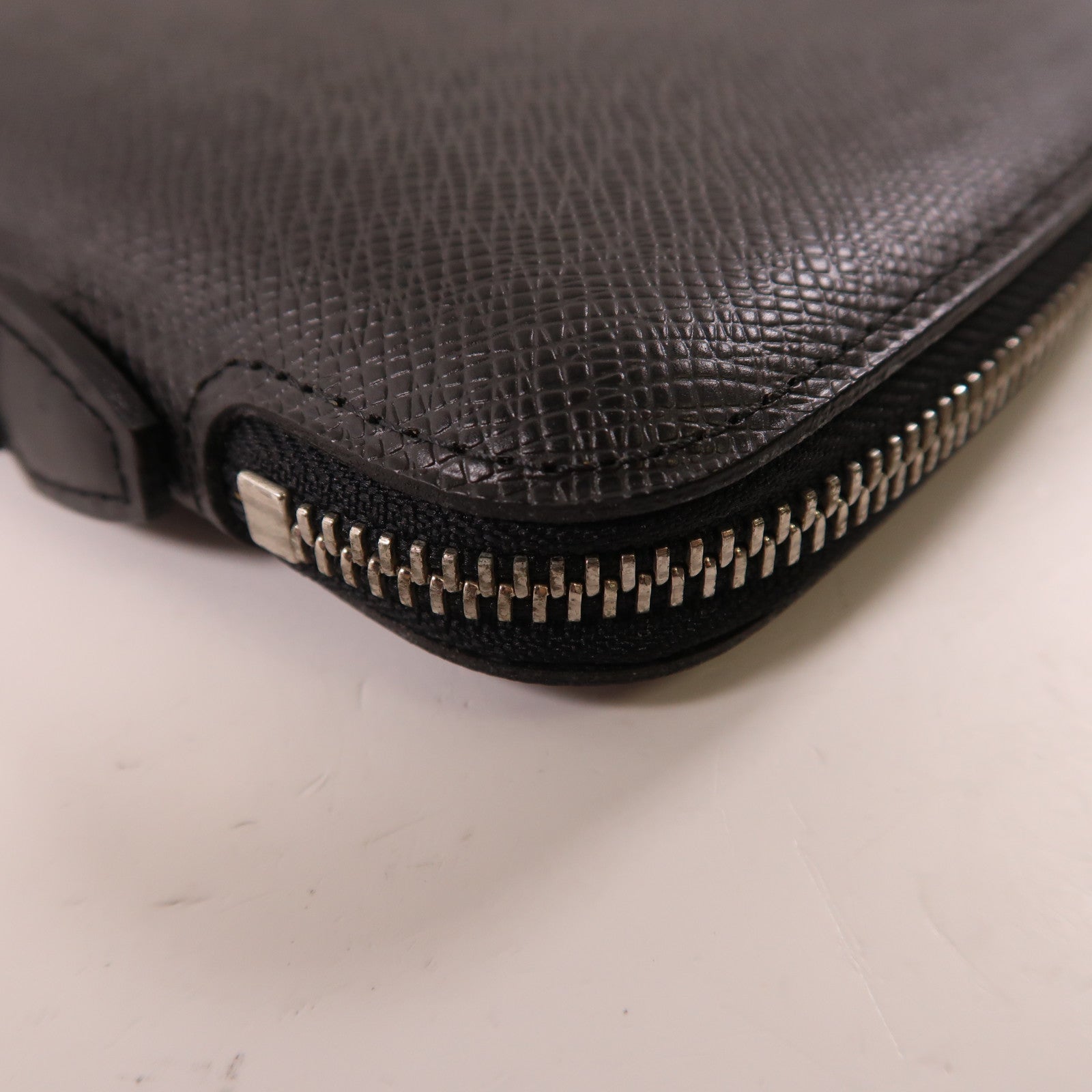 LOUIS VUITTON Taiga Travel Case銀扣手拿包