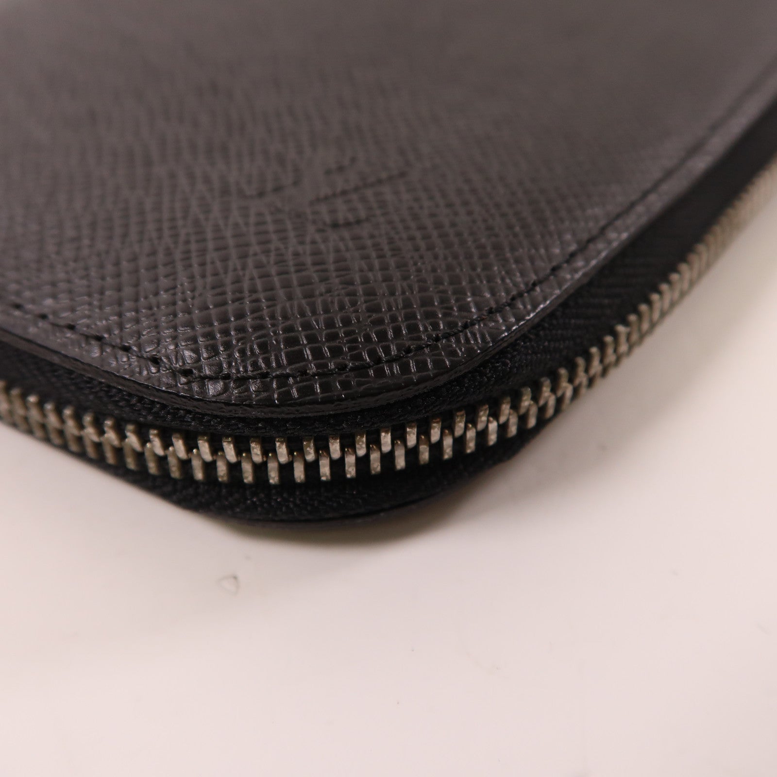 LOUIS VUITTON Taiga Travel Case銀扣手拿包