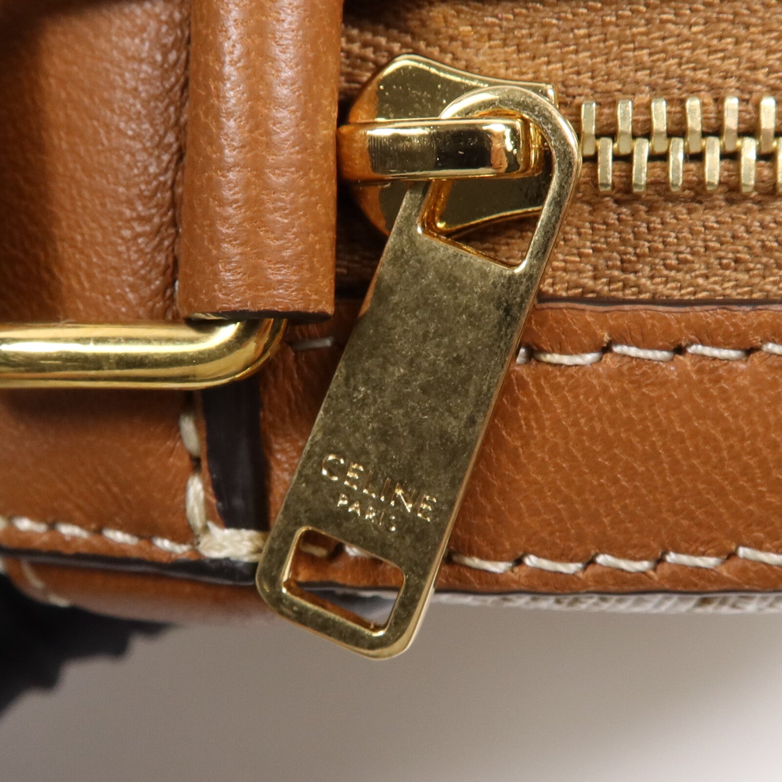 CELINE 塗層帆布Round Purse On Strap金扣肩背袋