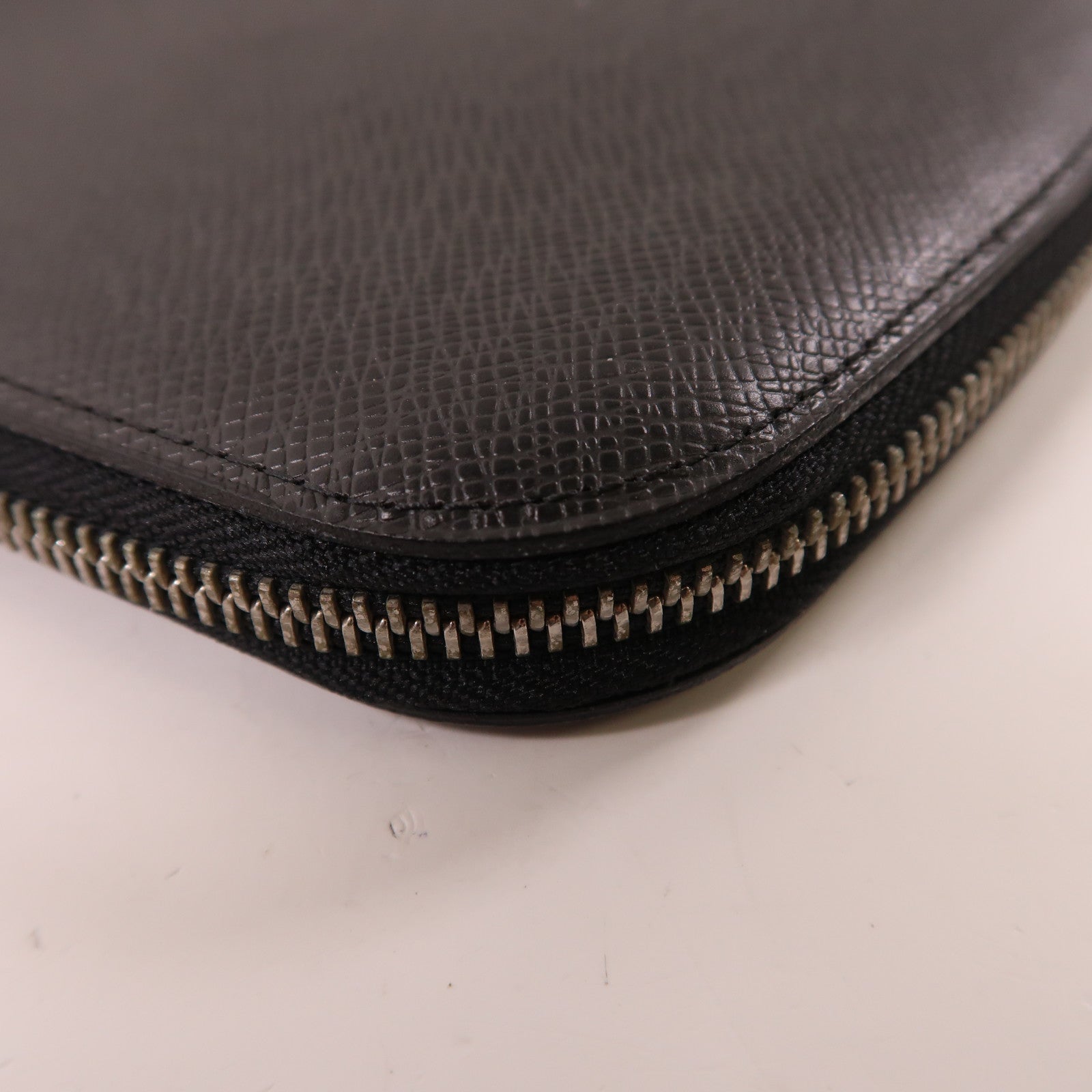 LOUIS VUITTON Taiga Travel Case銀扣手拿包