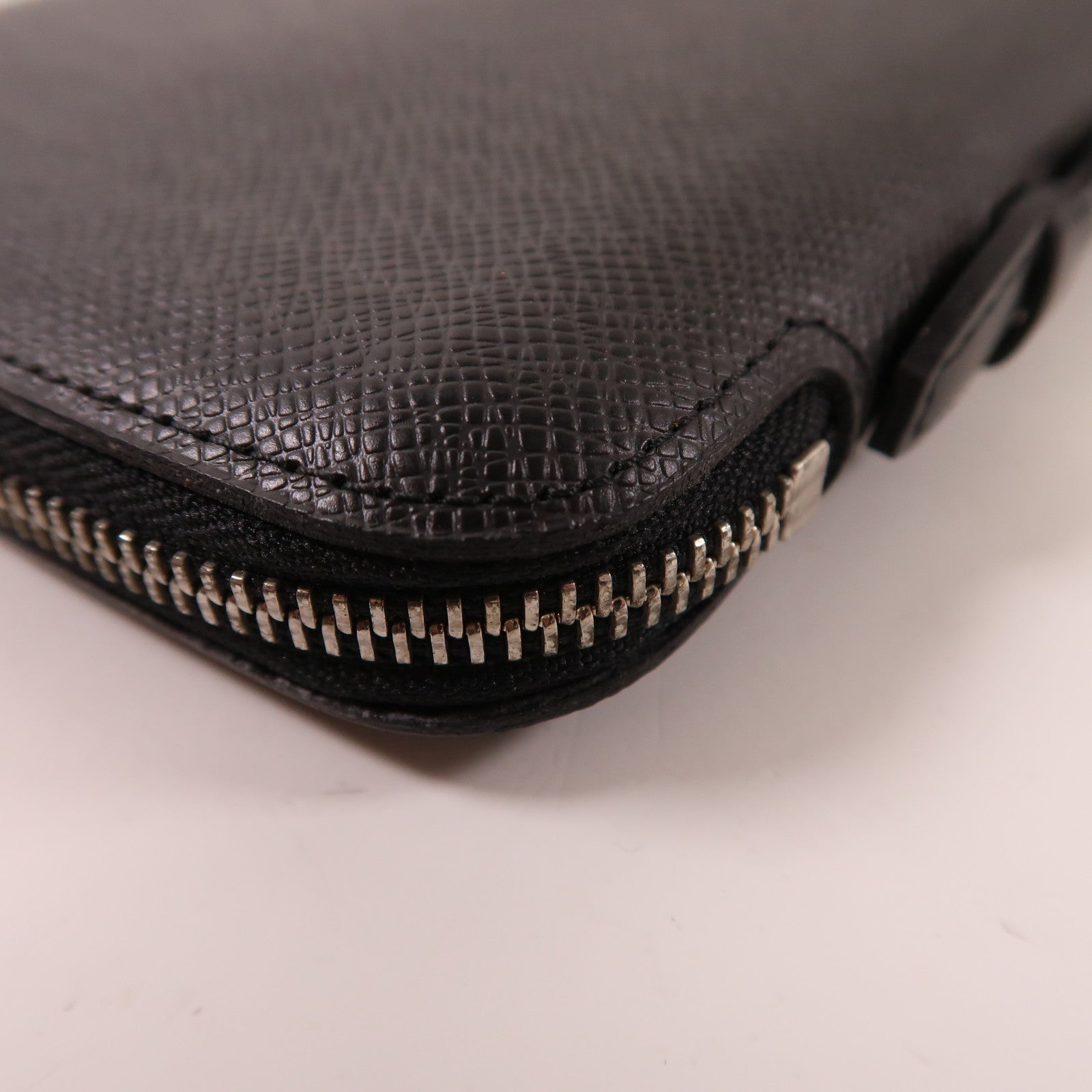 LOUIS VUITTON Taiga Travel Case銀扣手拿包