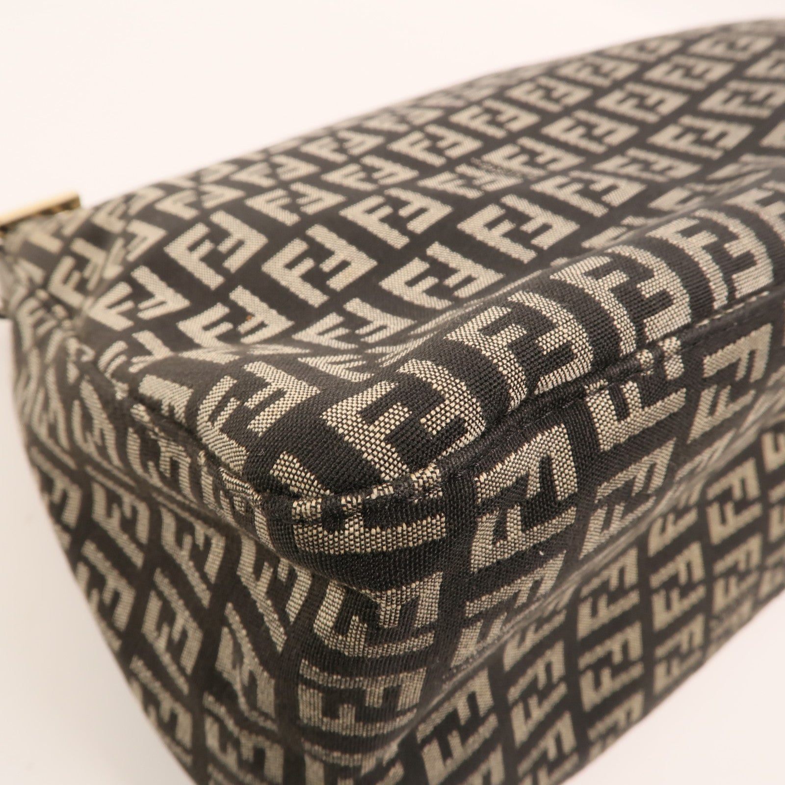 FENDI 帆布Mamma Baguette金扣肩背袋