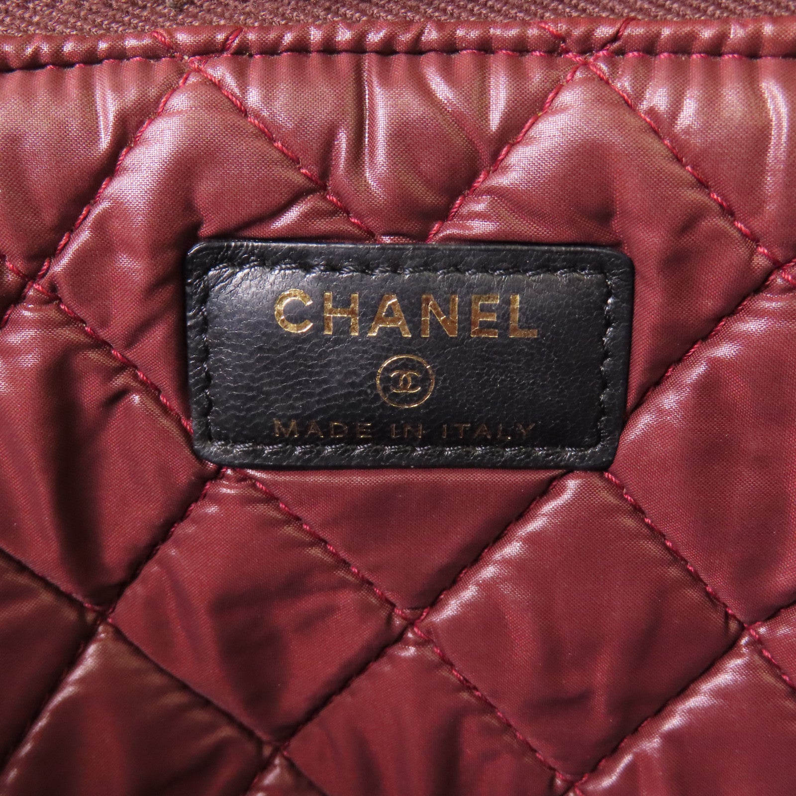 CHANEL 牛皮皮革Pouch金扣手拿包