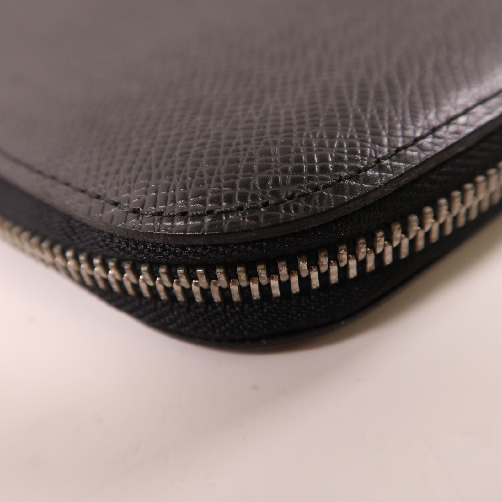 LOUIS VUITTON Taiga Travel Case銀扣手拿包
