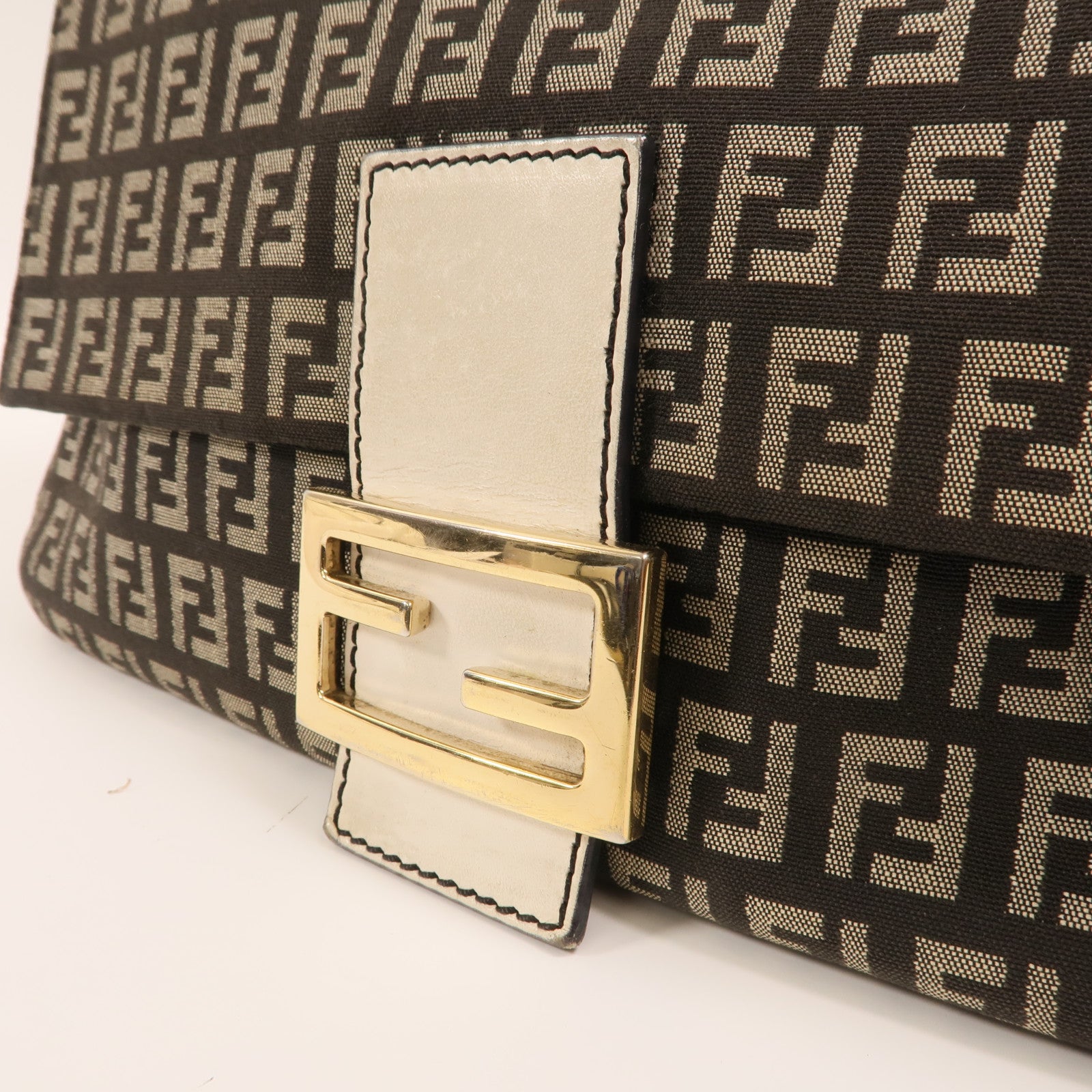 FENDI 帆布Mamma Baguette金扣肩背袋