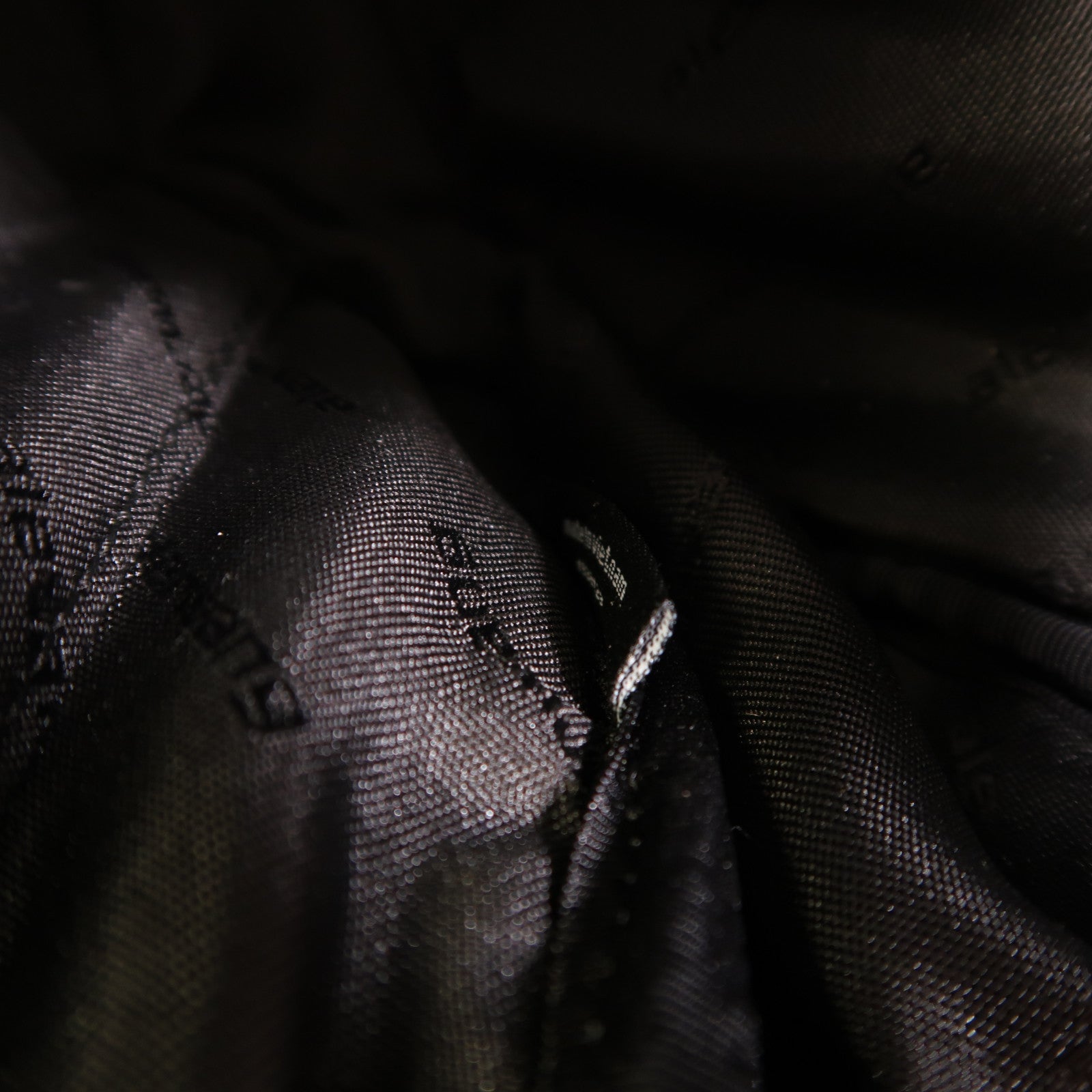 SELECTION 【激減優惠】尼龍Shoulder Bag銀扣肩背袋黑色