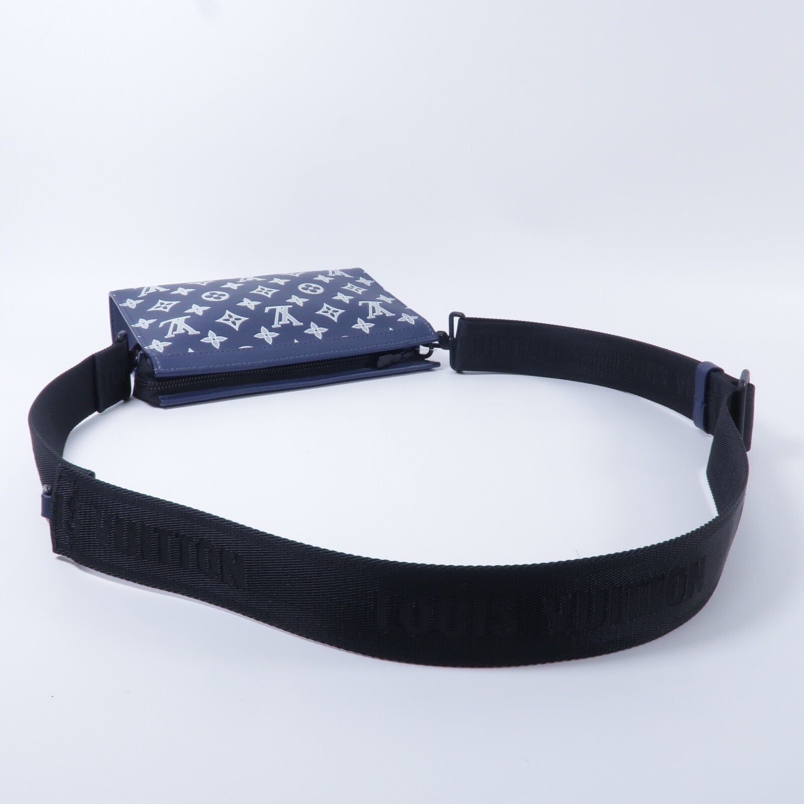 LOUIS VUITTON Monogram Shadow Gaston Wearable Wallet肩背袋