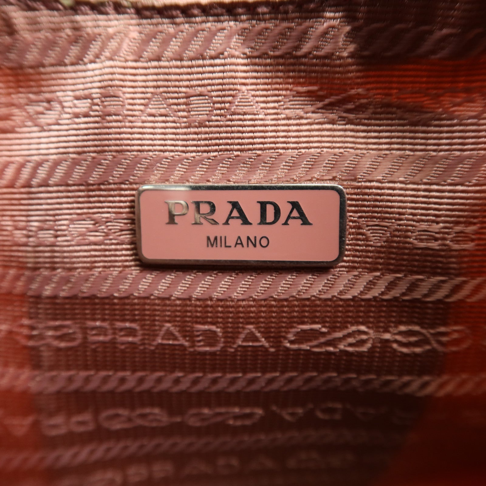 PRADA 尼龍Re-Edition 2005銀扣肩背袋
