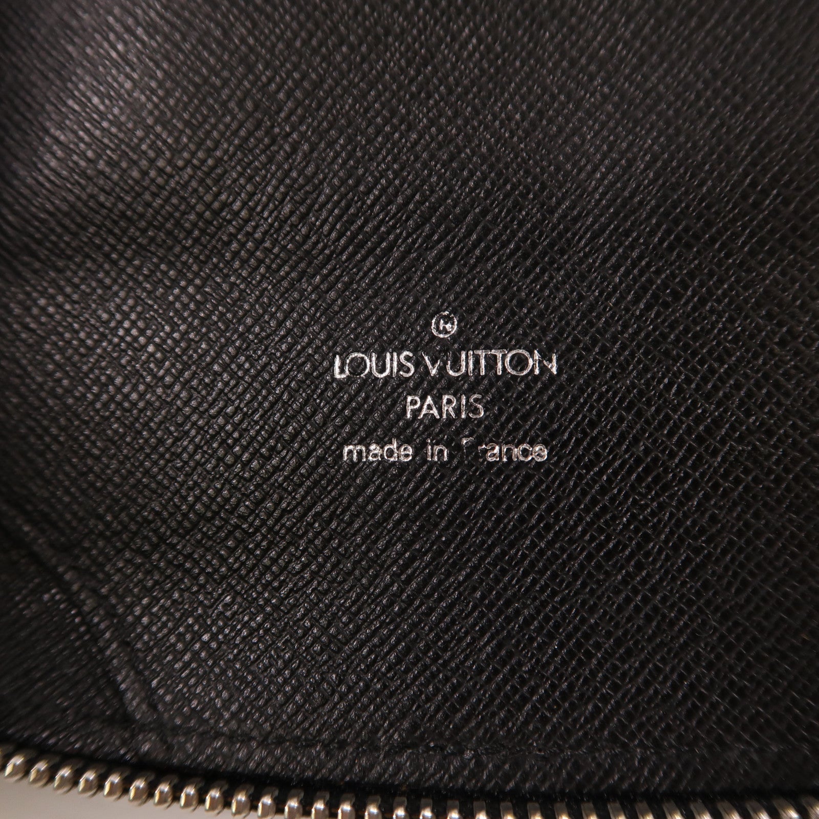 LOUIS VUITTON Taiga Travel Case銀扣手拿包