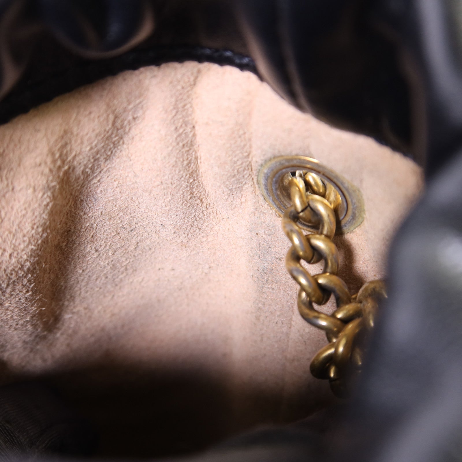 GUCCI 皮革GG Marmont Bucket金扣鏈帶肩背袋