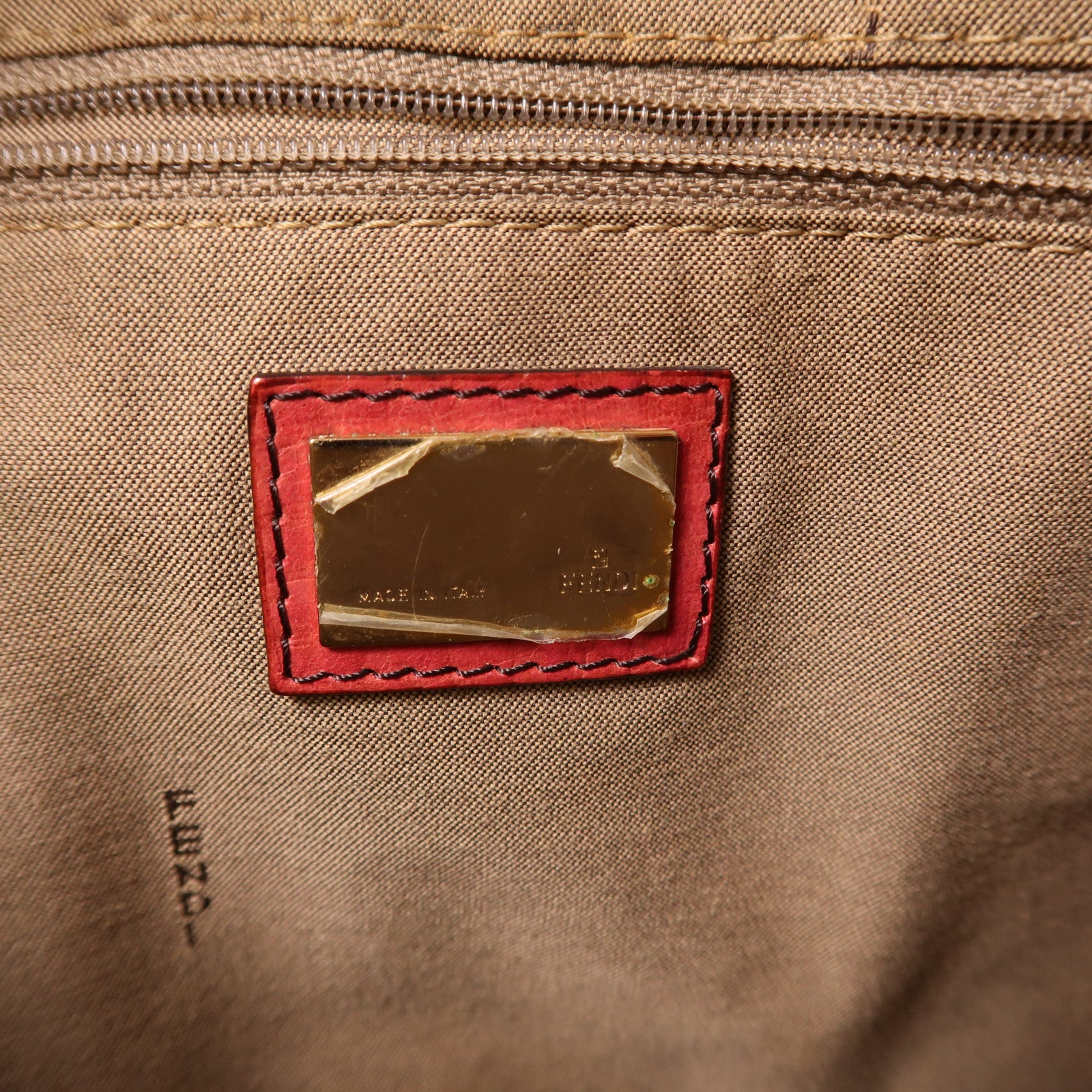 FENDI 帆布Shoulder Bag金扣肩背袋