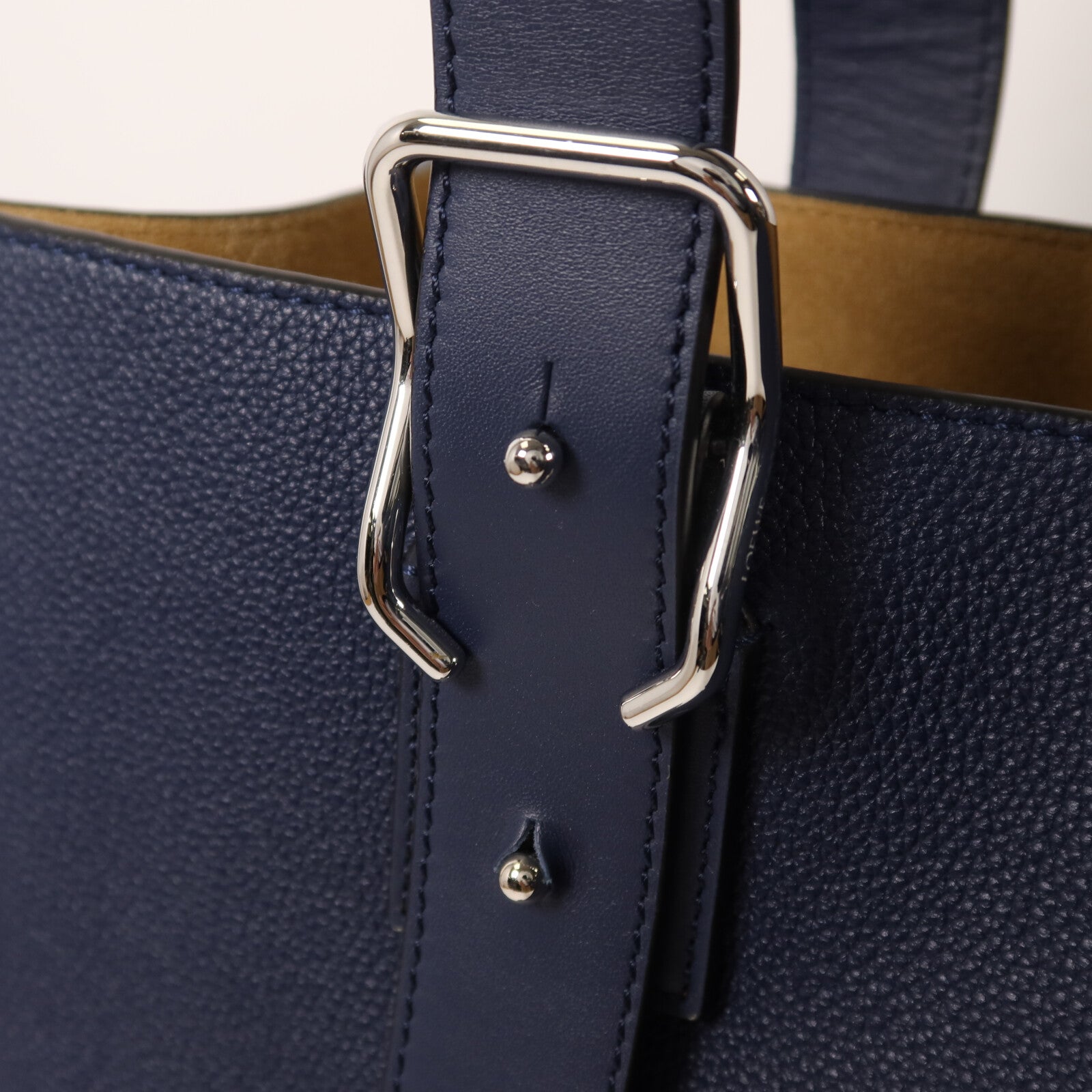 LOEWE 牛皮皮革Buckle Horizontal Tote銀扣手挽袋