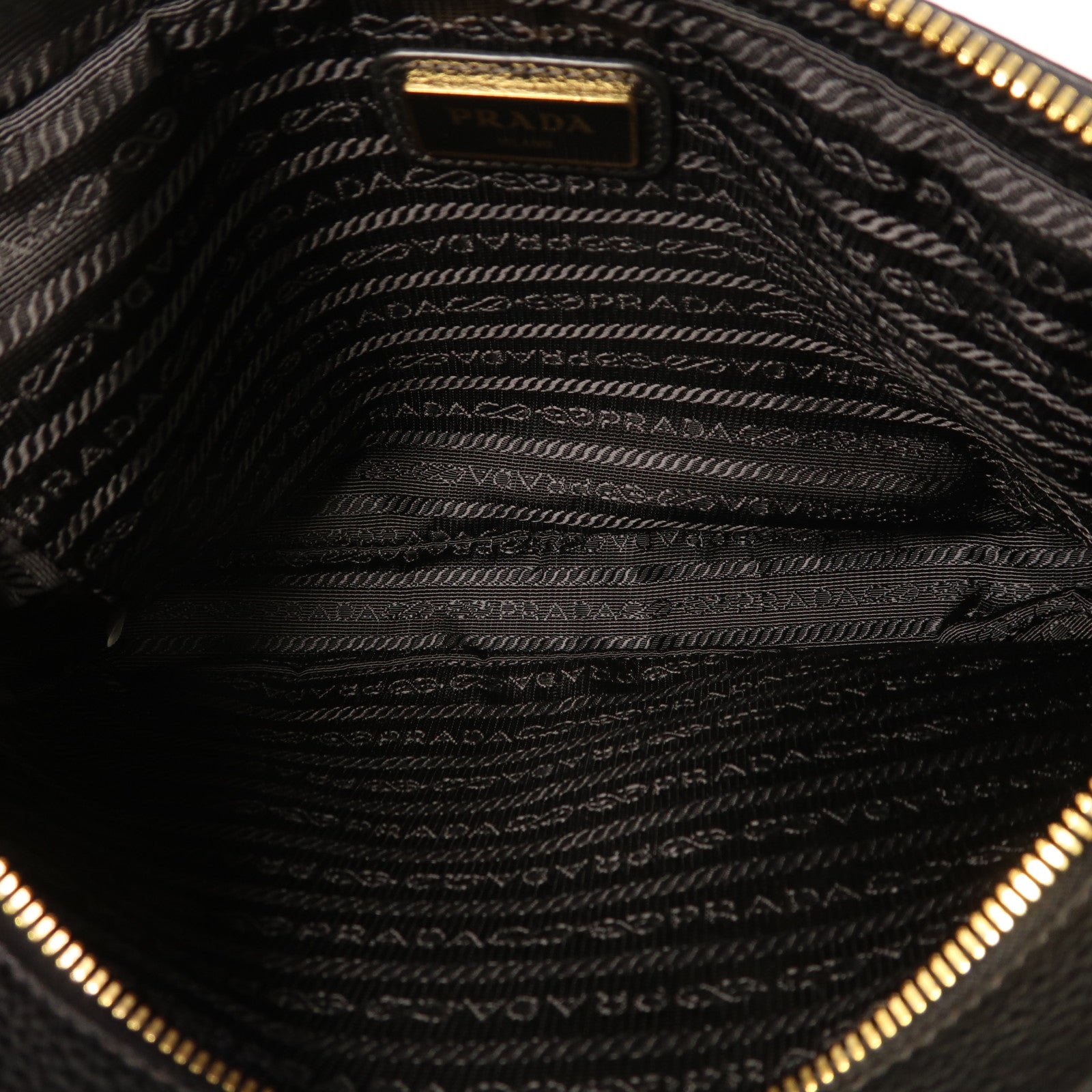 PRADA 牛皮皮革Shoulder Bag金扣肩背袋