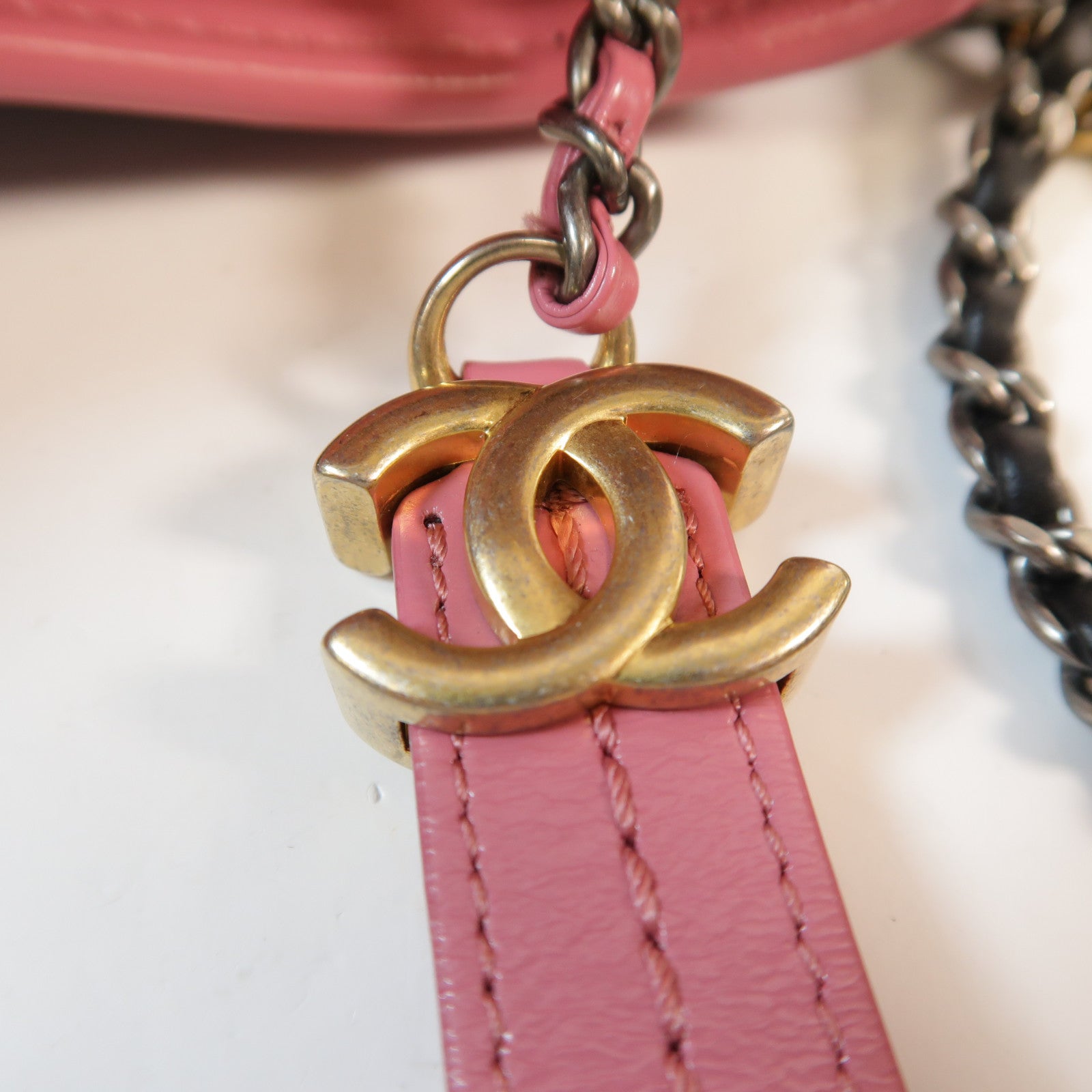 CHANEL 牛皮皮革Small Gabrielle鏈帶肩背袋