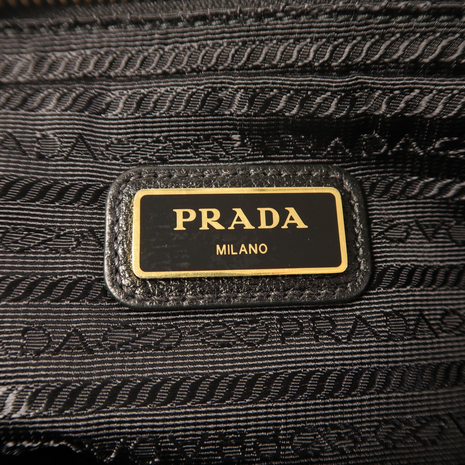 PRADA 牛皮皮革Shoulder Bag金扣肩背袋