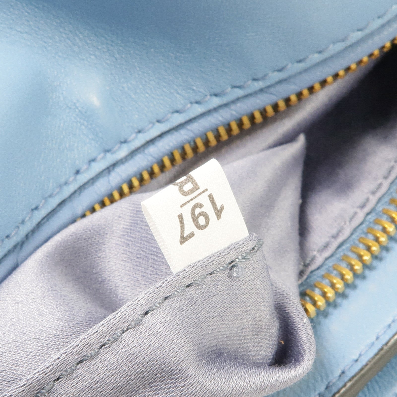 Miu Miu 羊皮皮革Chain Shoulder Bag金扣鏈帶肩背袋