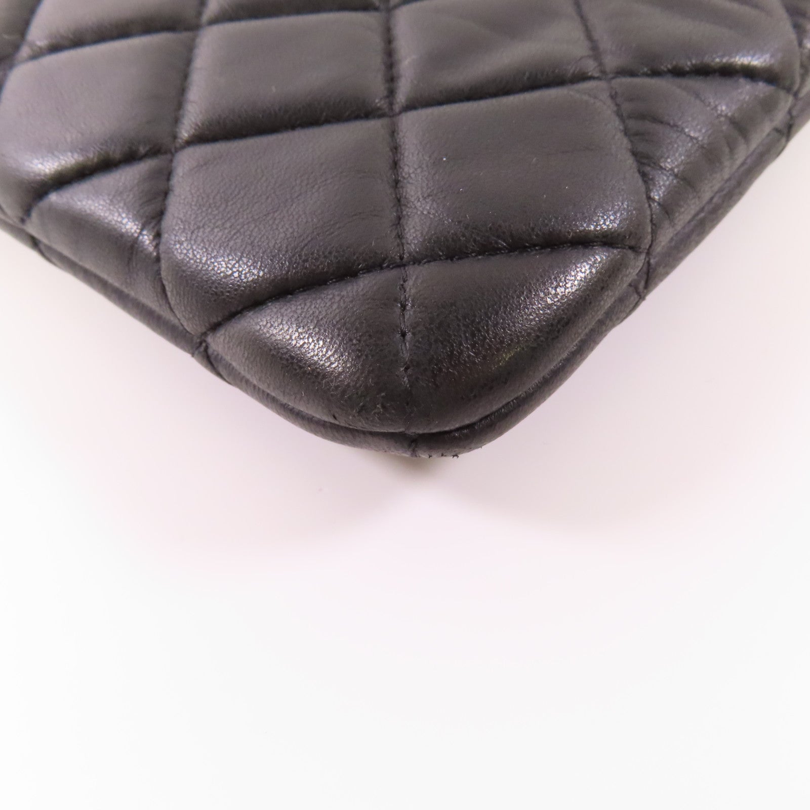 CHANEL 牛皮皮革Pouch金扣手拿包