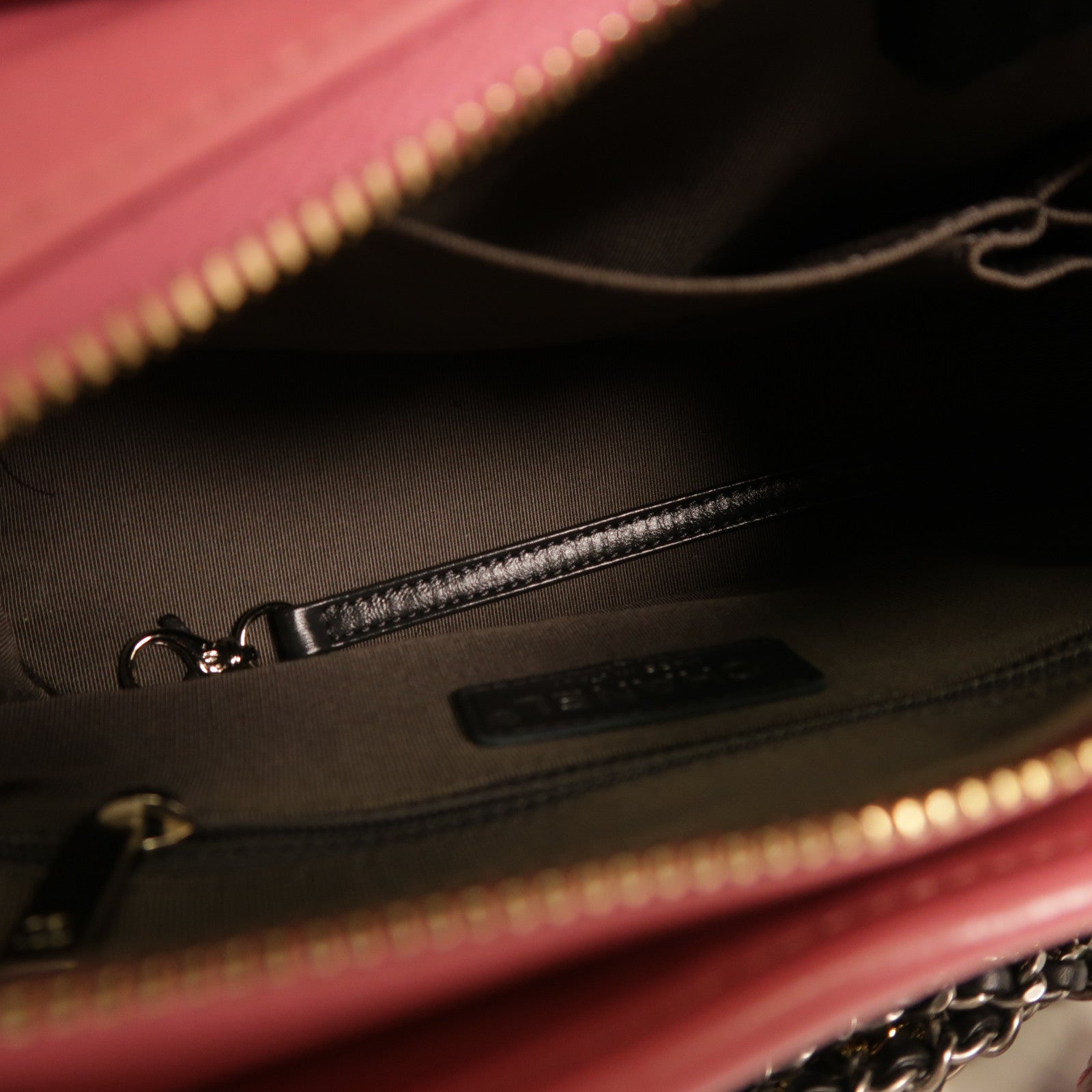 CHANEL 牛皮皮革Small Gabrielle鏈帶肩背袋