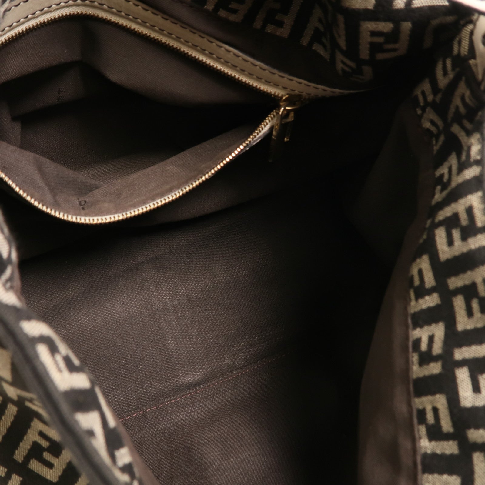 FENDI 帆布Mamma Baguette金扣肩背袋