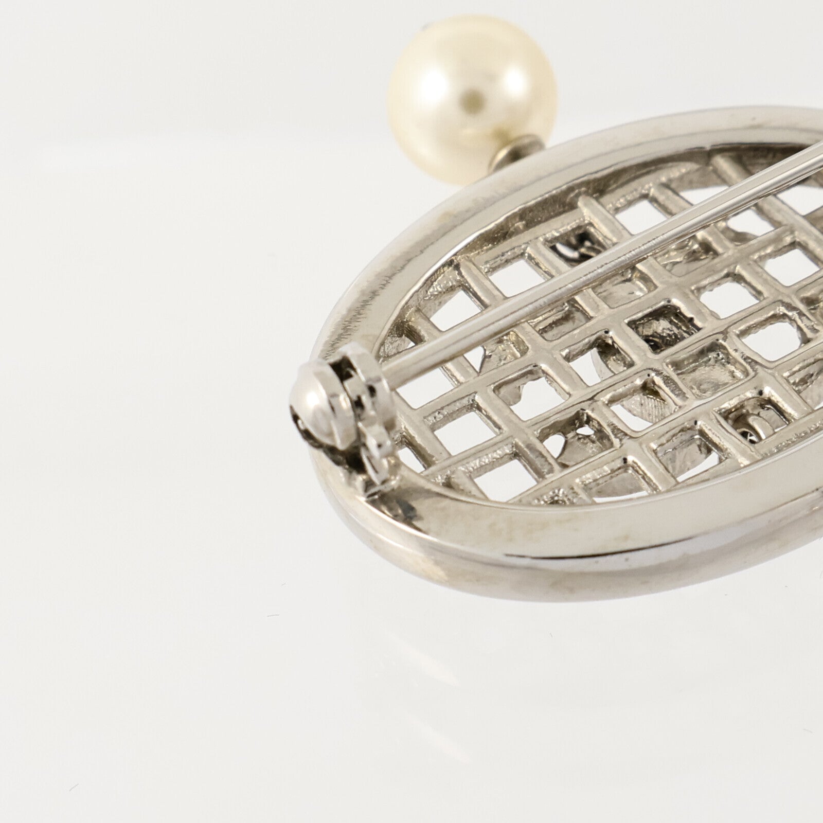 CHANEL 金屬/PVC Brooch銀扣胸針