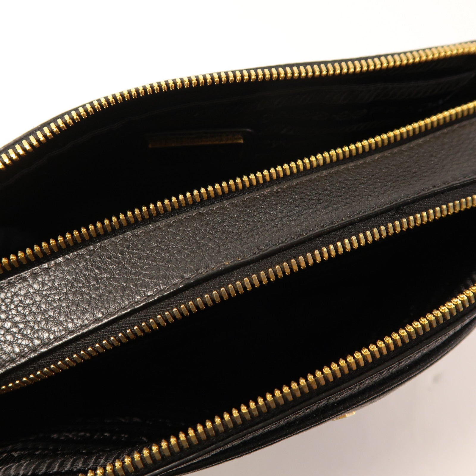 PRADA 牛皮皮革Shoulder Bag金扣肩背袋