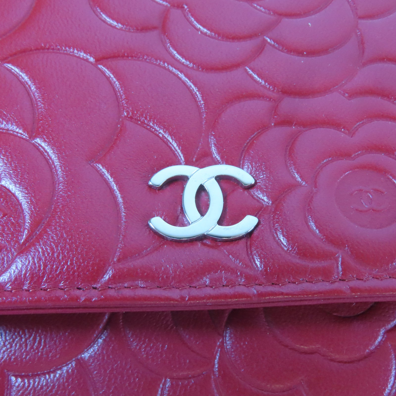 CHANEL 【激減優惠】羊皮皮革Camellia Wallet On Chain銀扣鏈帶肩背袋紅色