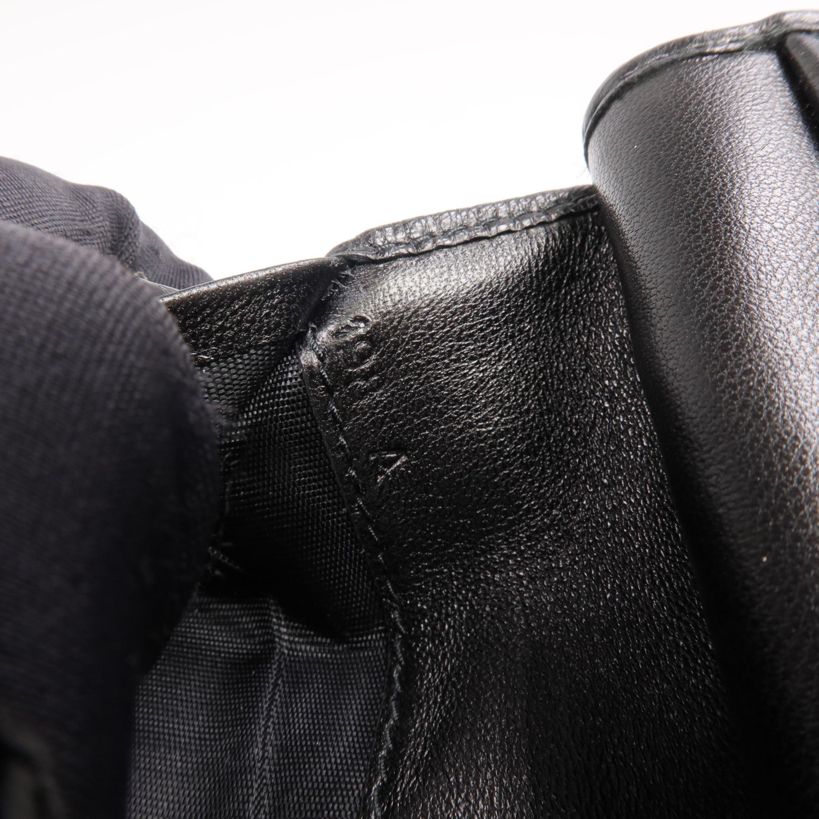 Miu Miu 羊皮皮革Fold Wallet金扣錢包