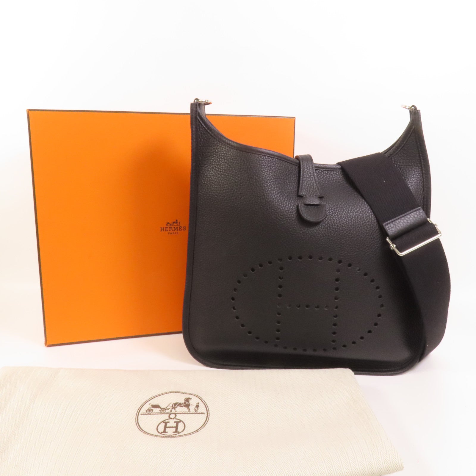 HERMES Clemence皮革Evelyne PM銀扣肩背袋Noir
