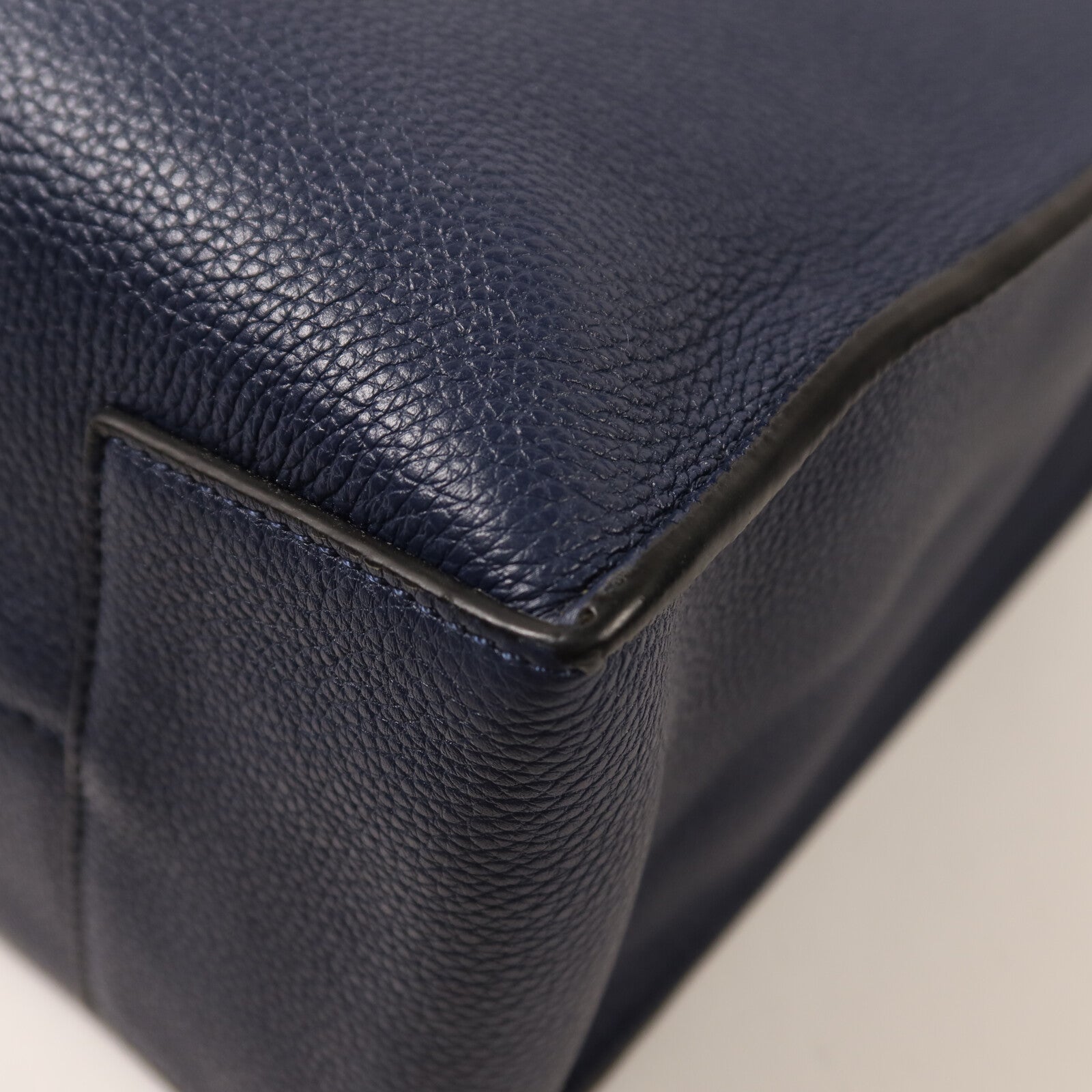 LOEWE 牛皮皮革Buckle Horizontal Tote銀扣手挽袋