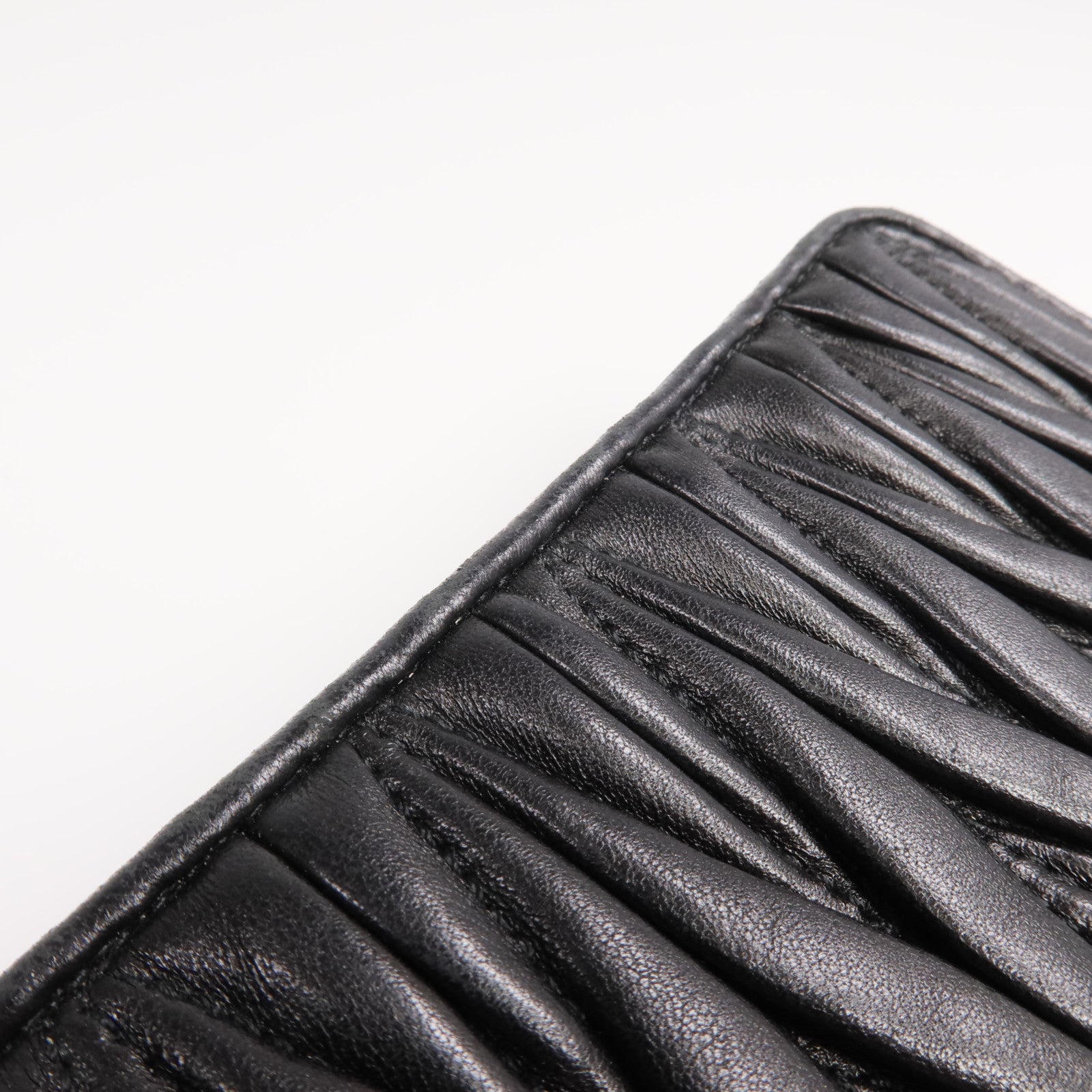 Miu Miu 羊皮皮革Fold Wallet金扣錢包