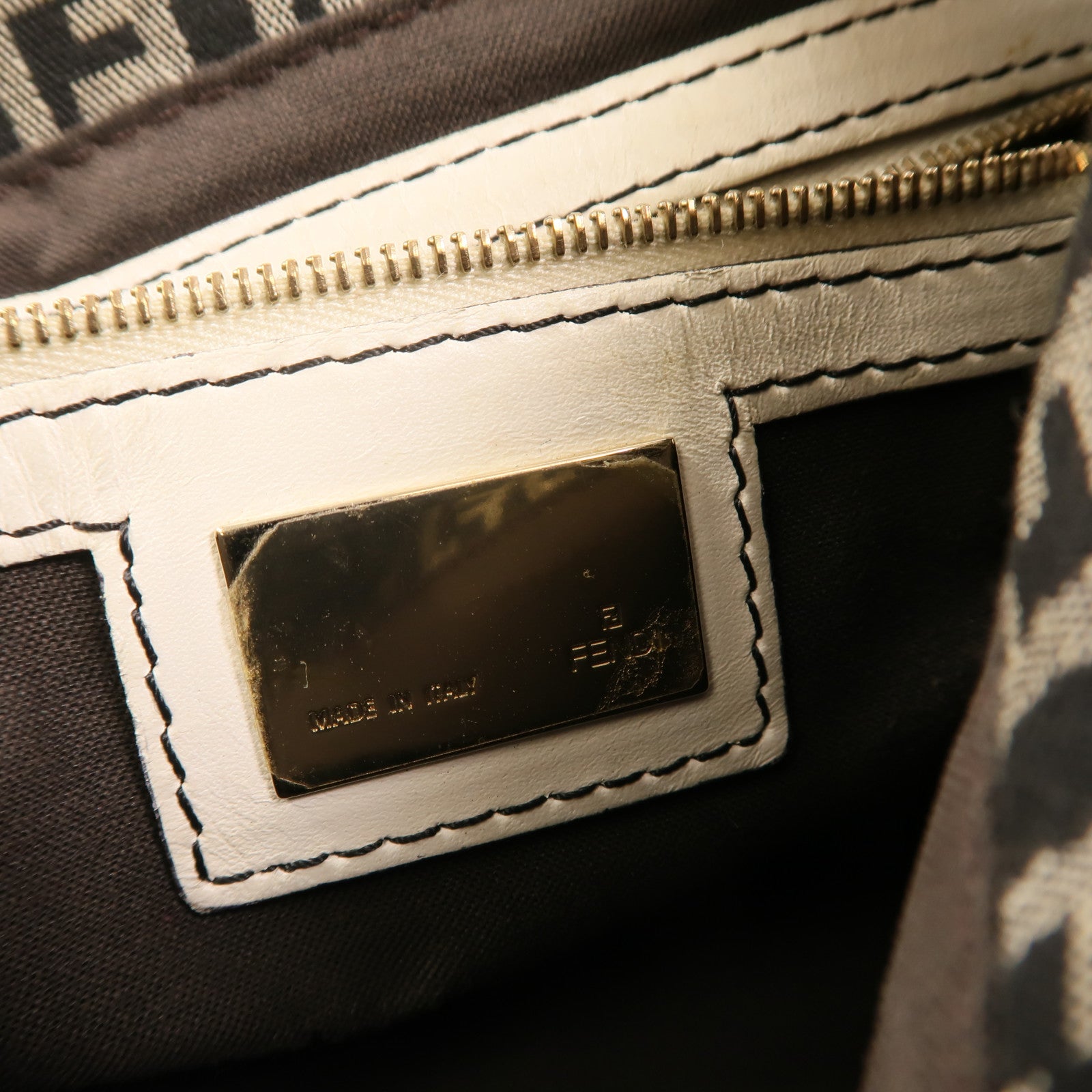 FENDI 帆布Mamma Baguette金扣肩背袋