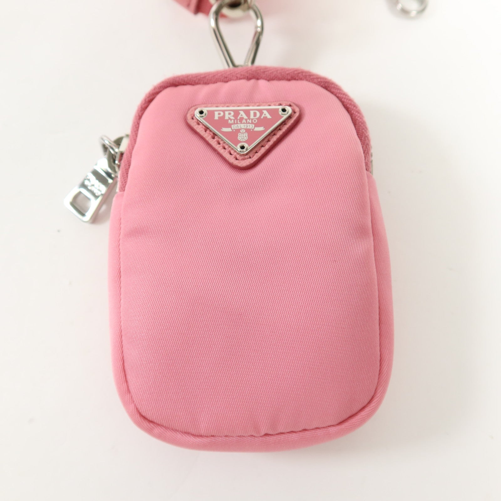 PRADA 尼龍Re-Edition 2005銀扣肩背袋