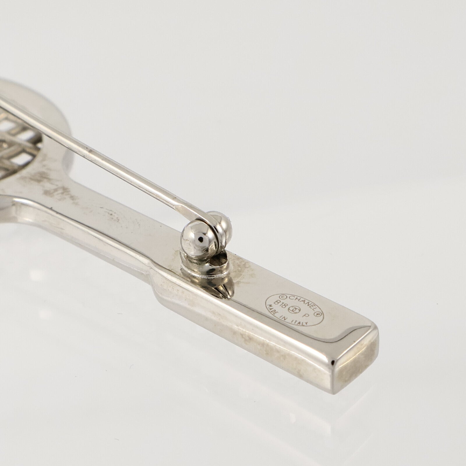 CHANEL 金屬/PVC Brooch銀扣胸針