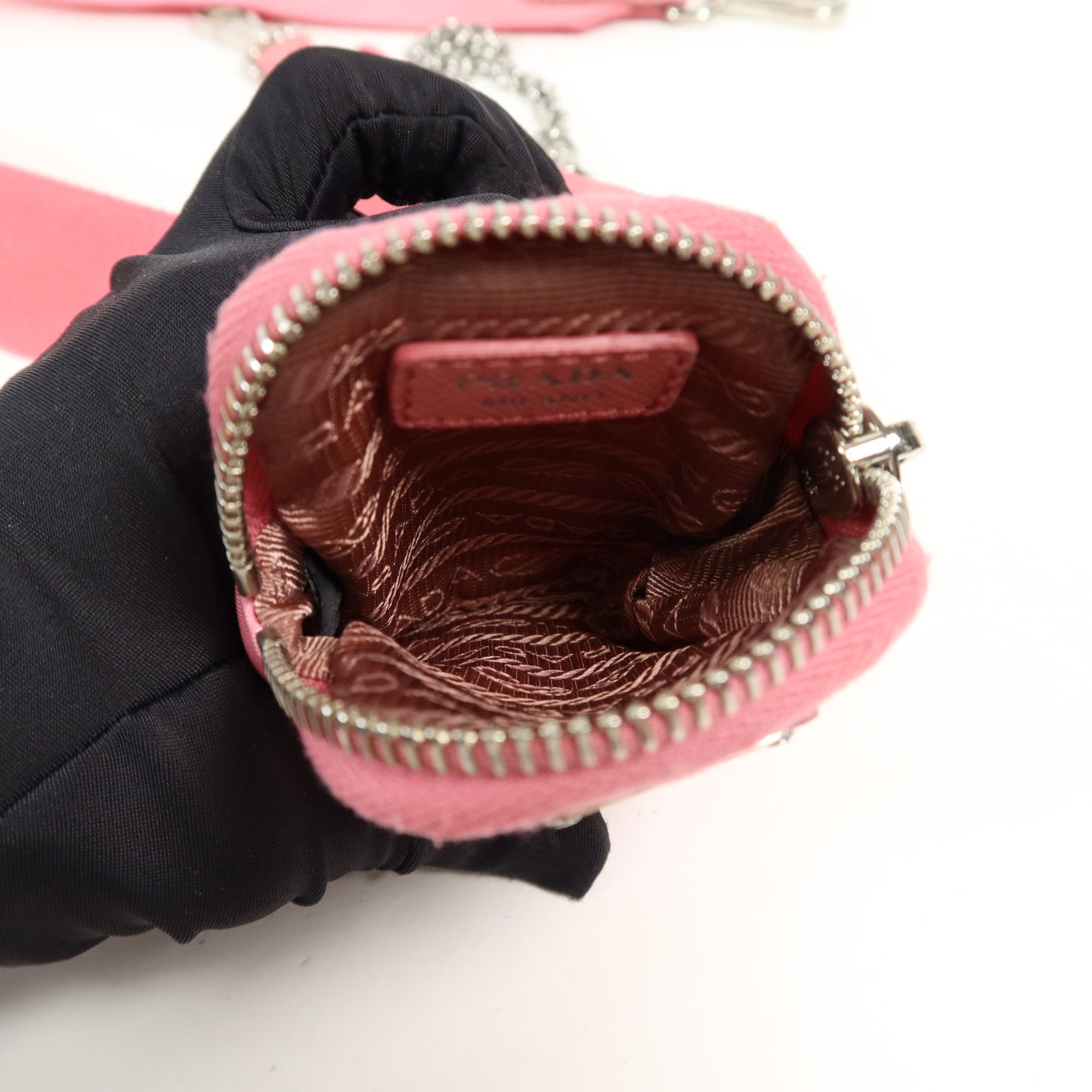 PRADA 尼龍Re-Edition 2005銀扣肩背袋