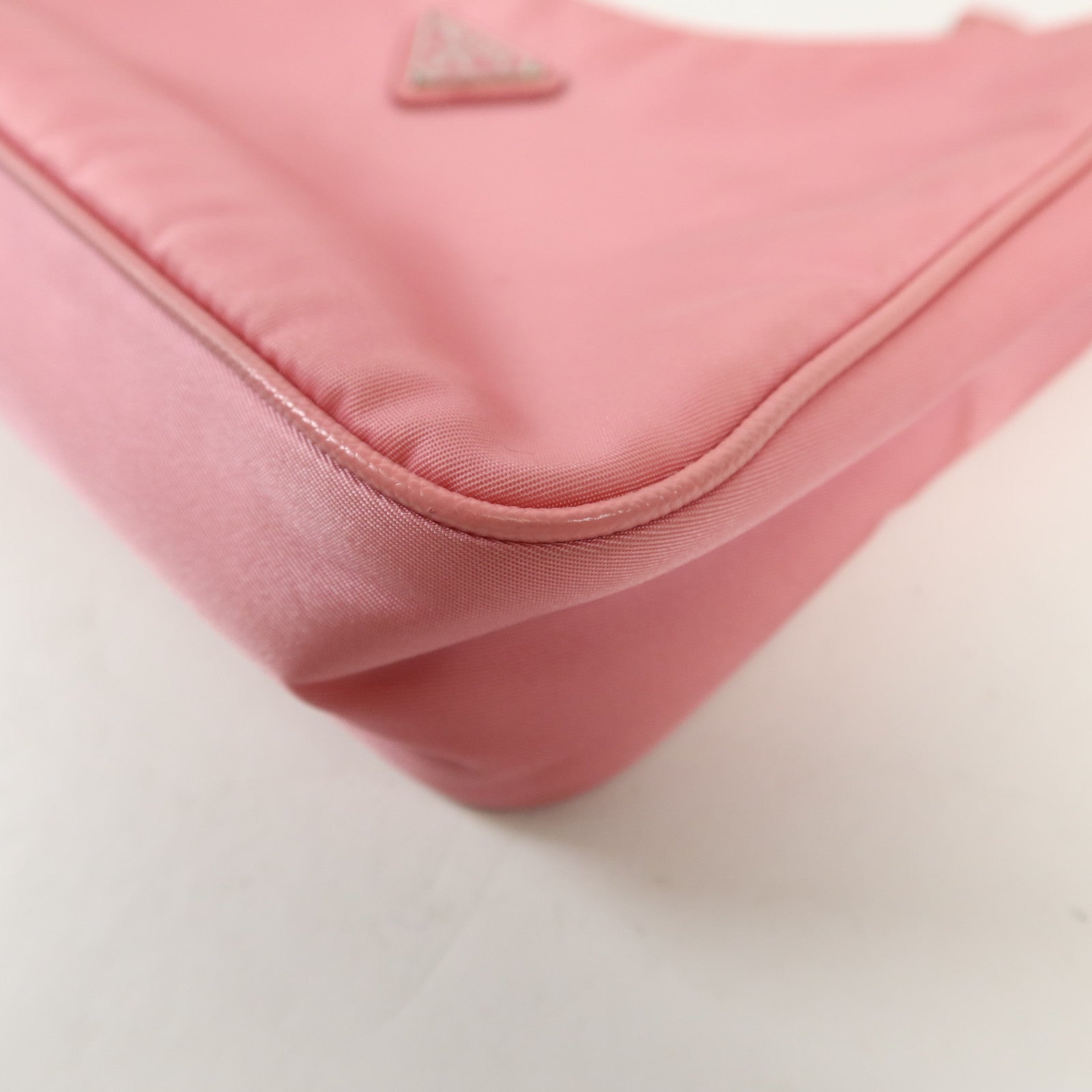 PRADA 尼龍Re-Edition 2005銀扣肩背袋