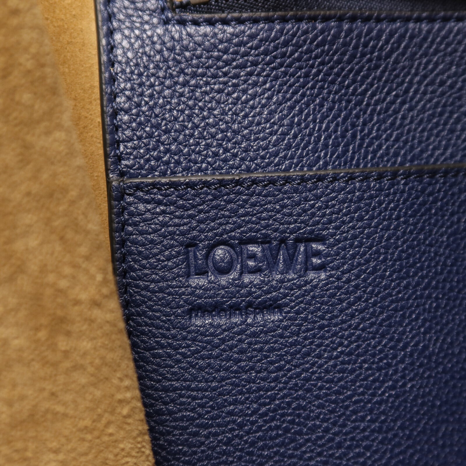 LOEWE 牛皮皮革Buckle Horizontal Tote銀扣手挽袋