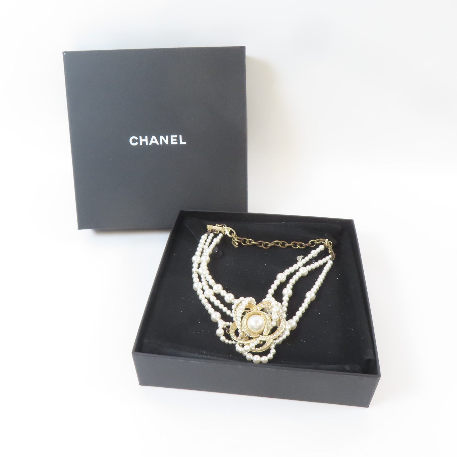 CHANEL 金屬Flower Choker項鍊白色