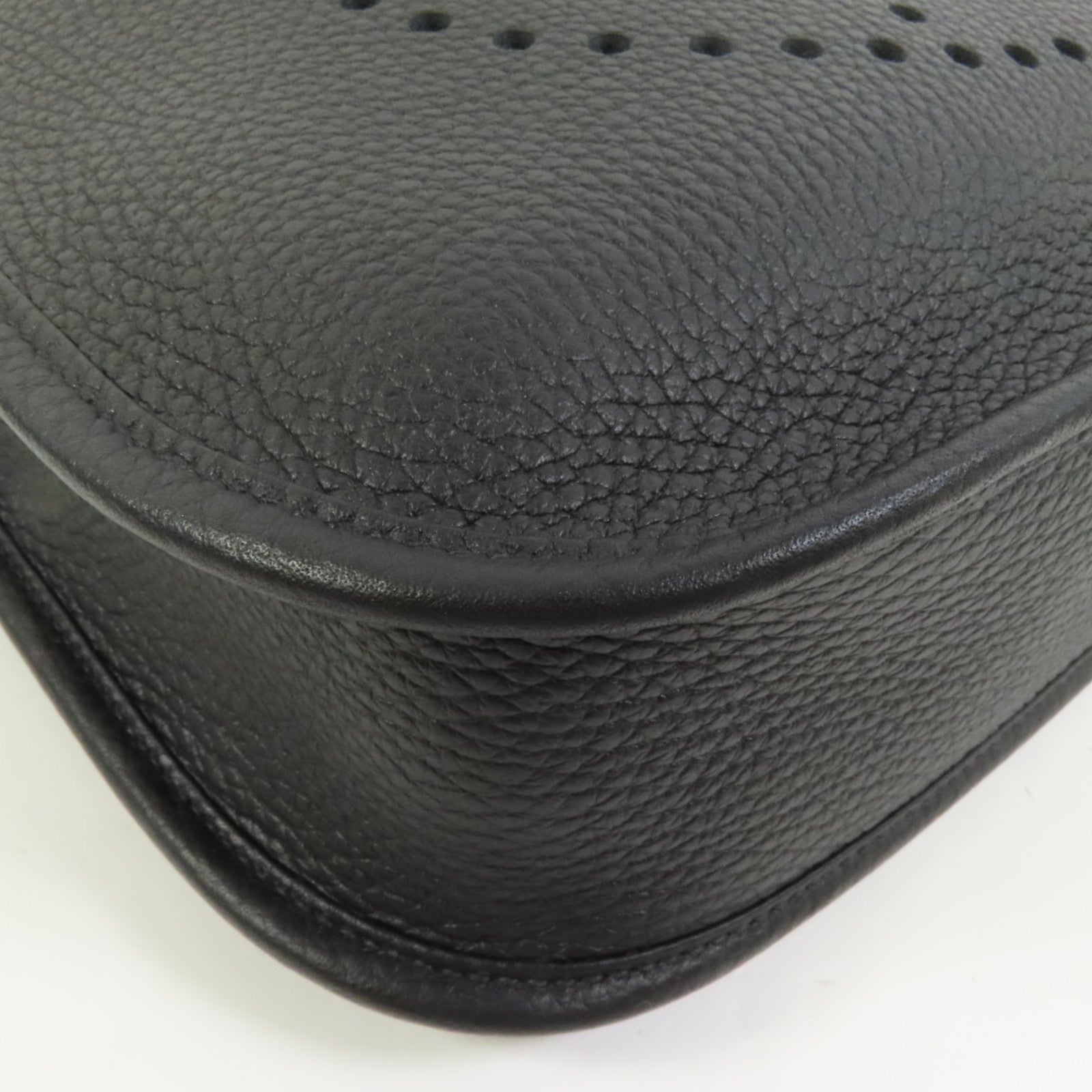 HERMES Clemence皮革Evelyne PM銀扣肩背袋Noir
