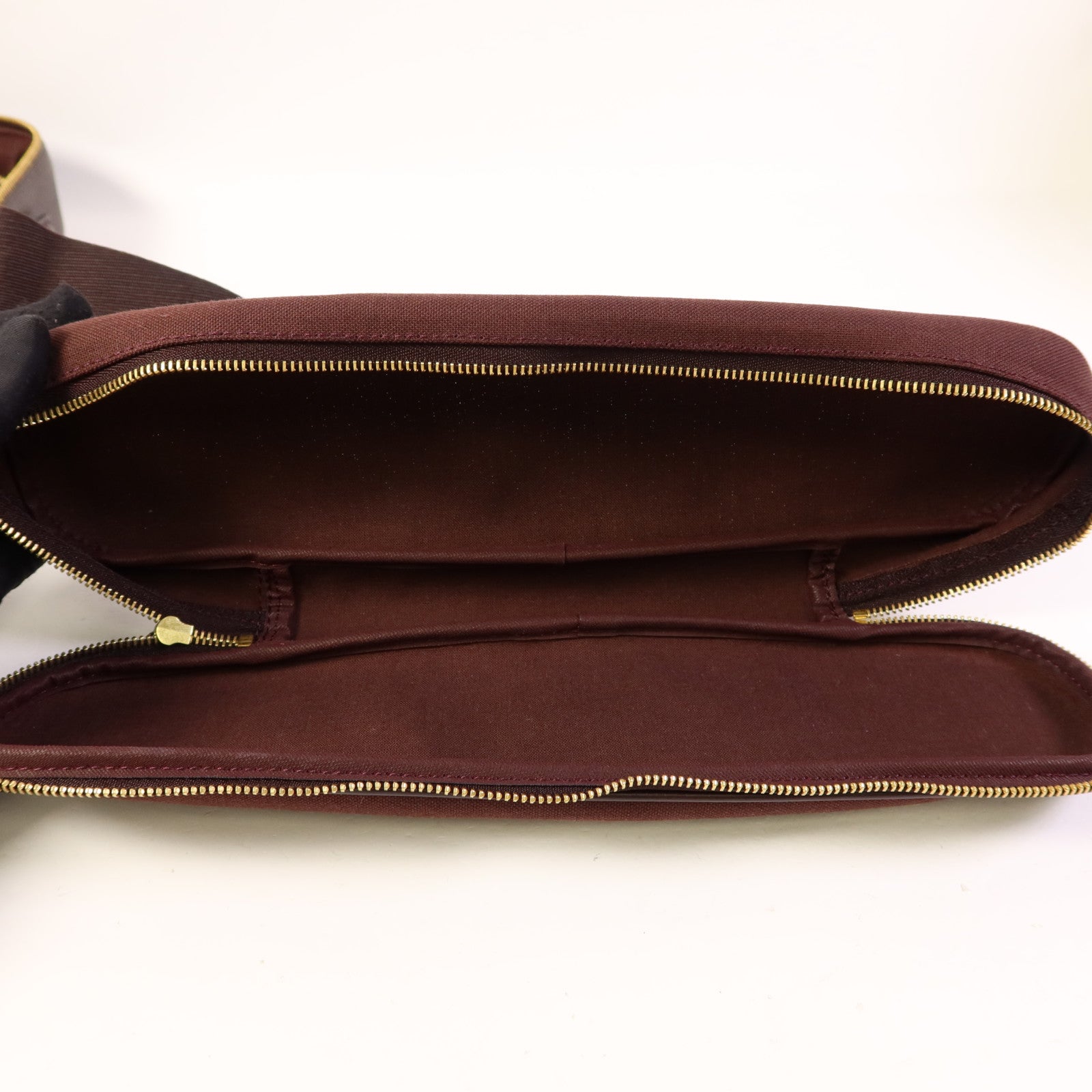 LOUIS VUITTON Taiga Porto Ordinatur Odessa金扣手挽肩背兩用袋